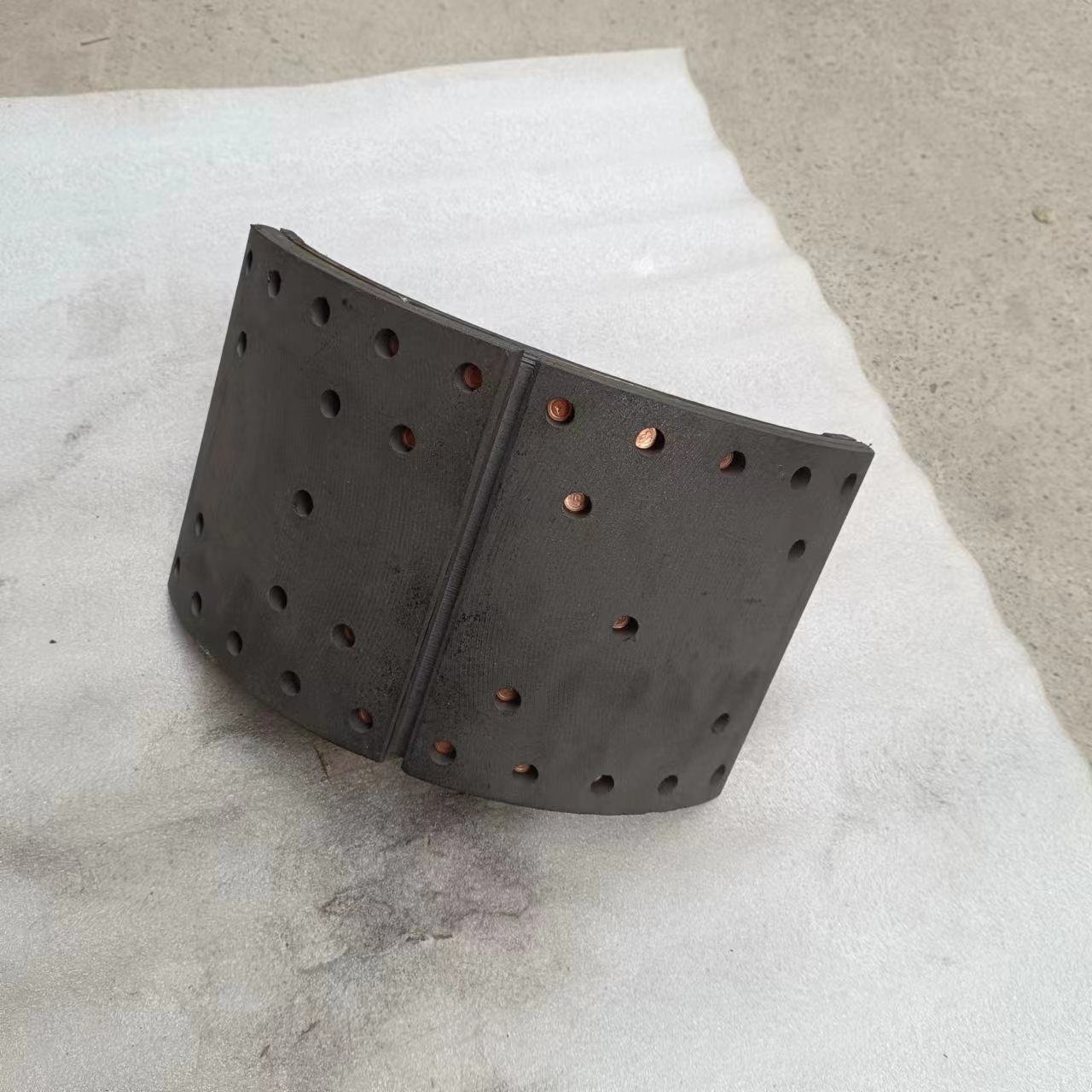 Good Quality Bus Brake Parts Promotional OEM Low Price Bus Brake Lining Shoes Car Brake Shoes for Chinese Bus