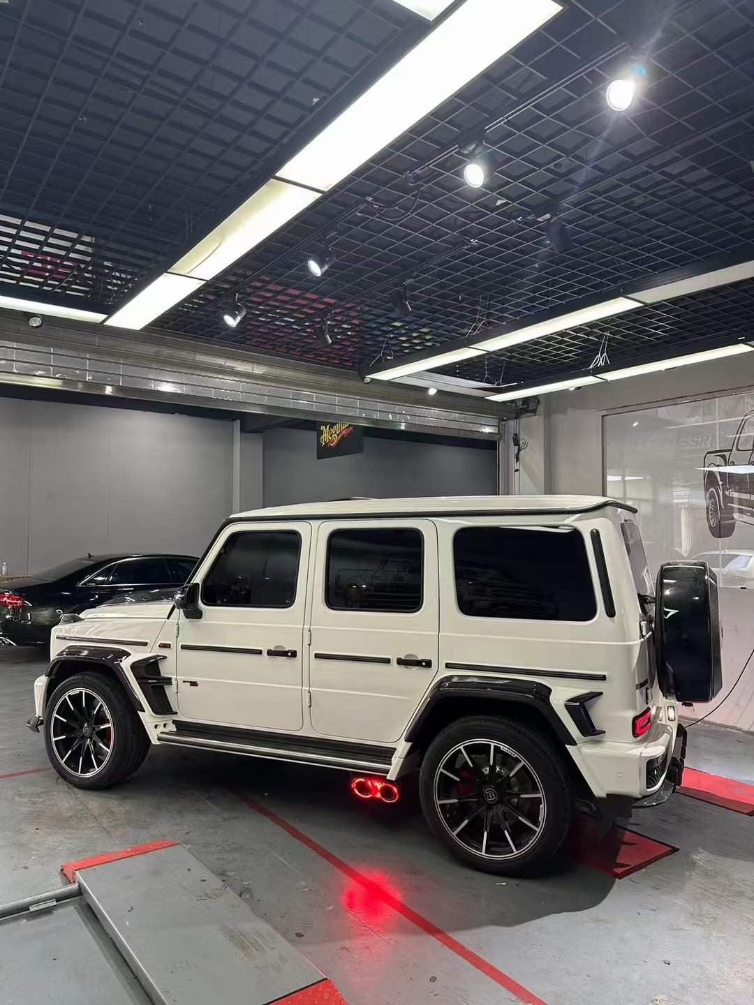 Dry Carbon Fiber Auto Parts for Mercedes-Benz G-CLASS W464 Upgrade Bra-bus G900 Rocket Body Kit Hood Front Lip Exhaust Pipe