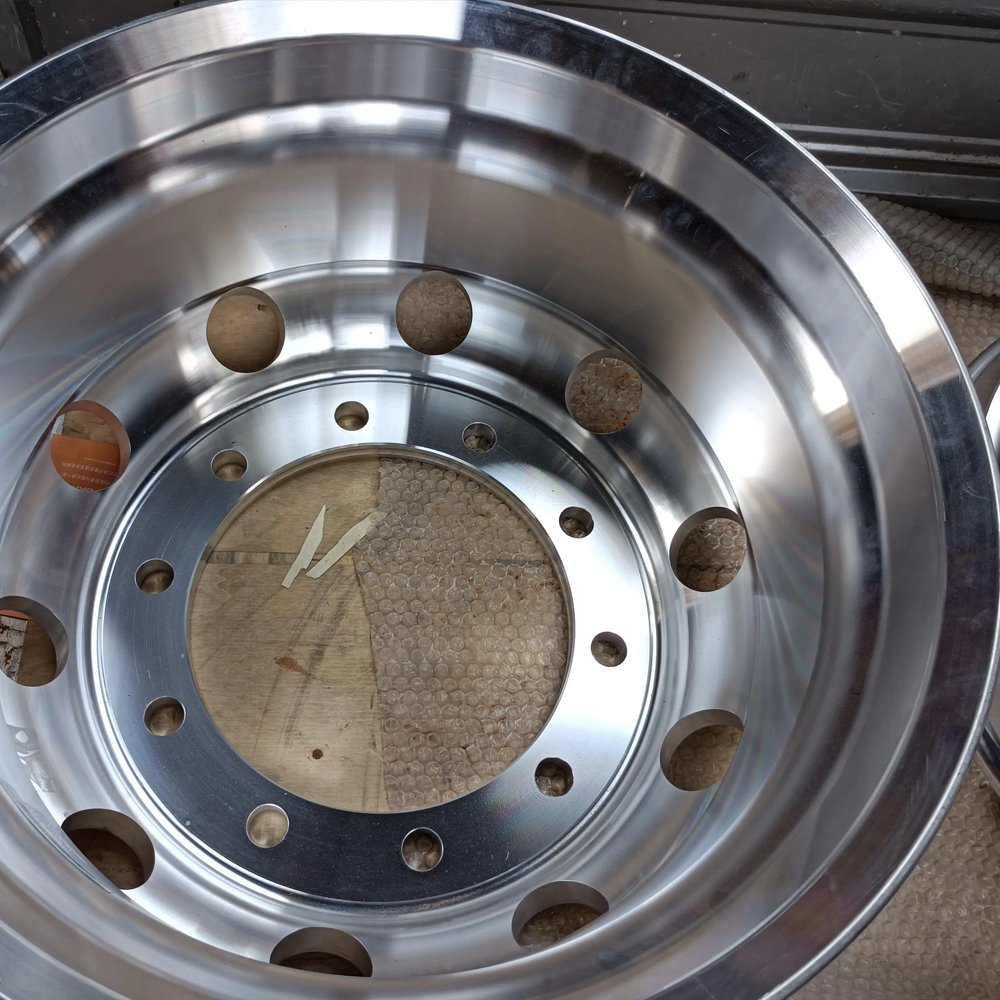 Bus Parts 8.25 * 22.5 Aluminum Alloy Wheel For Zhongtong Bus