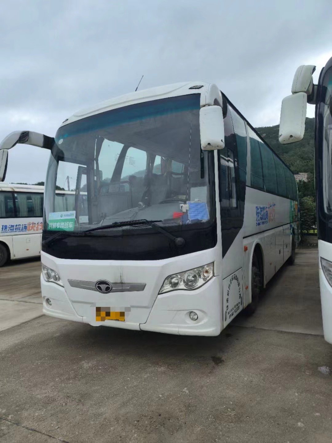 China Yu Tong Used 48-seat Passenger Car Used Luxury Sleeper Passenger Car Price Diesel Engine Price Cheap Sale