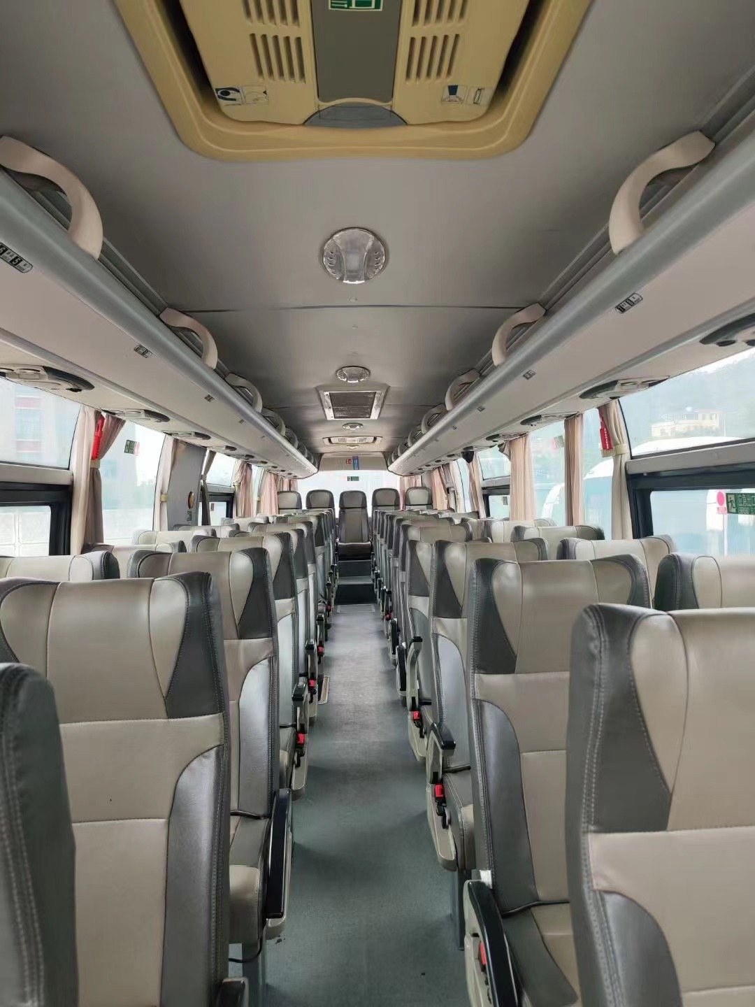 China Yu Tong Used 48-seat Passenger Car Used Luxury Sleeper Passenger Car Price Diesel Engine Price Cheap Sale