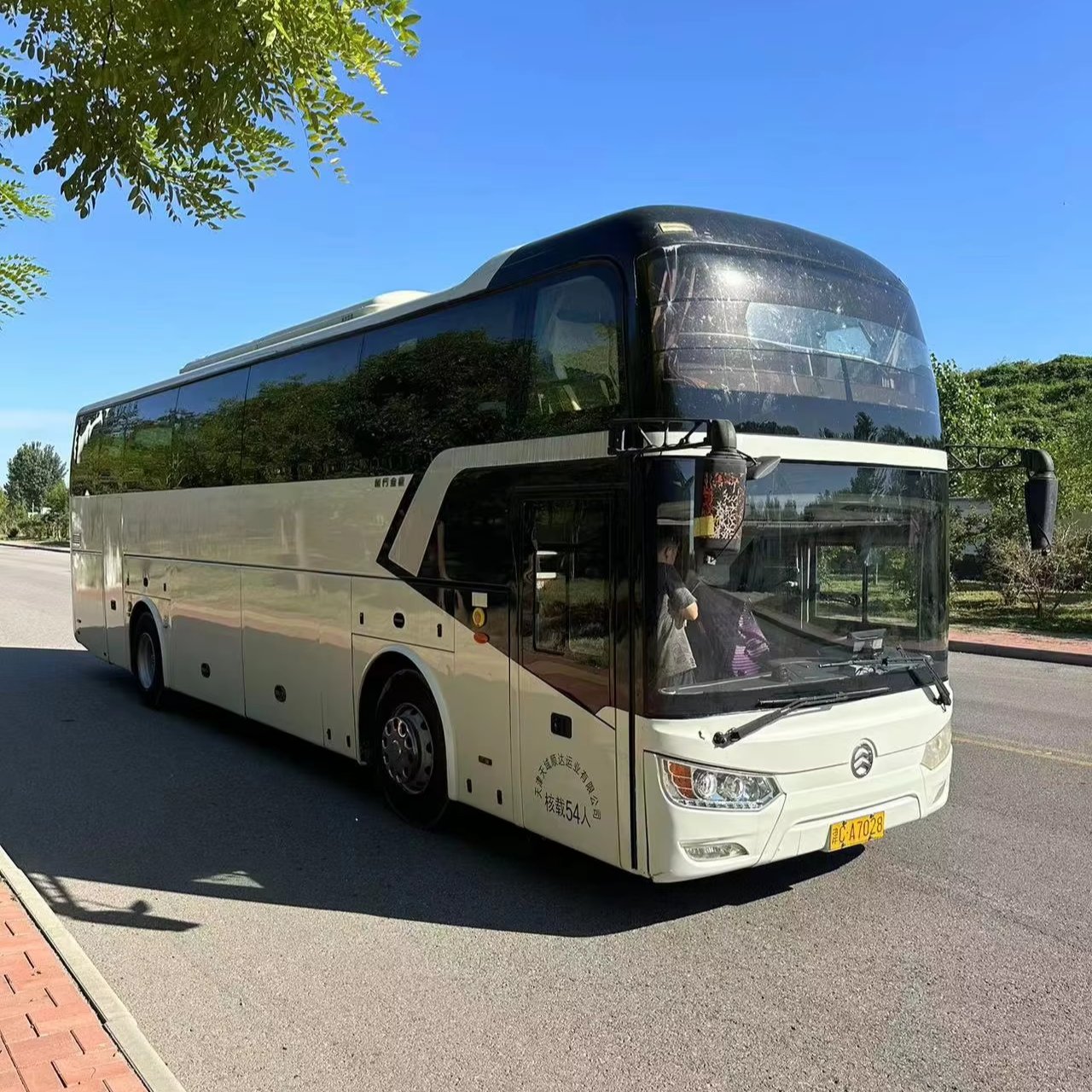 2018 Jinlong 54-Seat Long-Distance Bus with 11-Meter 4 Weichai 336-Engine First-Floor Half-Seat Diesel-Fueled Used Sold in China