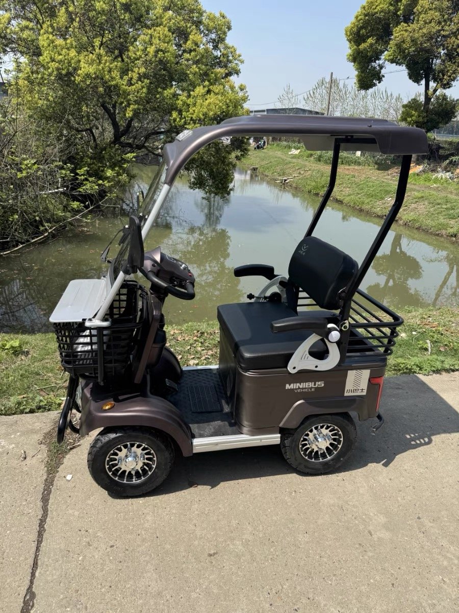 Low Price Excellent Quality Yisen Auto 4 Wheel Electric Sightseeing Cart Mobility Scooter