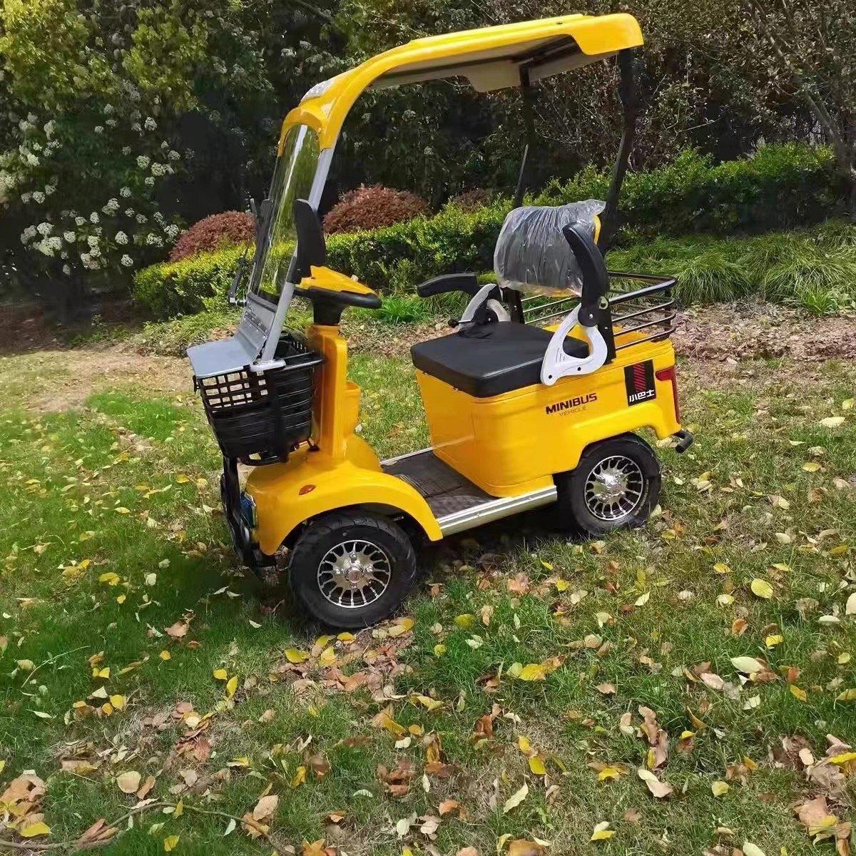 Low Price Excellent Quality Yisen Auto 4 Wheel Electric Sightseeing Cart Mobility Scooter