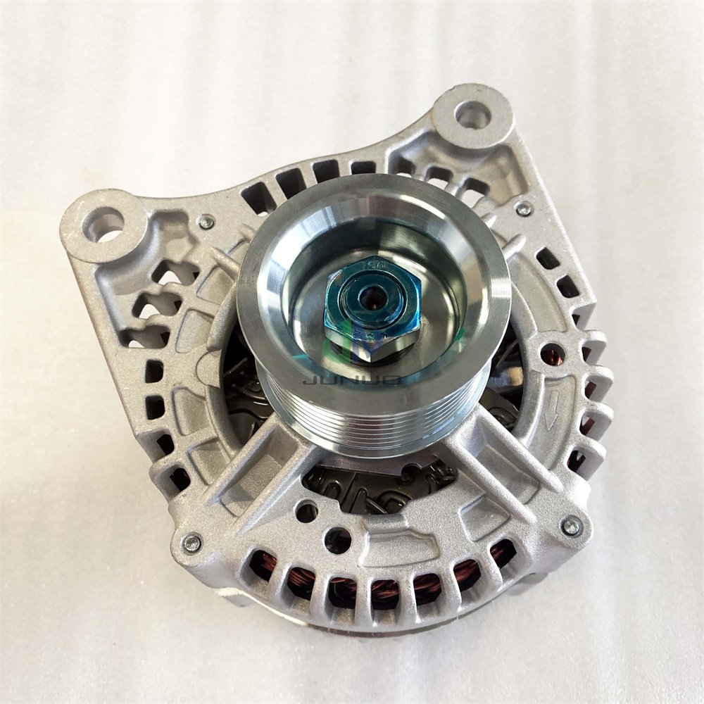 Auto Truck Tractor Yutong Kinglong Bus ISF2.8 Diesel Engine Parts 5318121 Alternator for FOTON