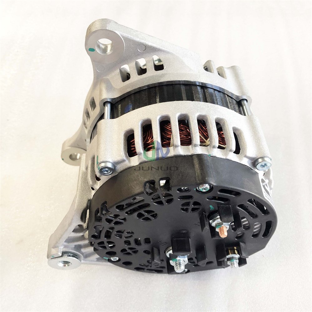 Auto Truck Tractor Yutong Kinglong Bus ISF2.8 Diesel Engine Parts 5318121 Alternator for FOTON