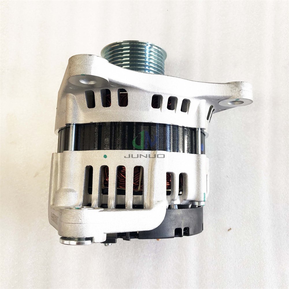 Auto Truck Tractor Yutong Kinglong Bus ISF2.8 Diesel Engine Parts 5318121 Alternator for FOTON
