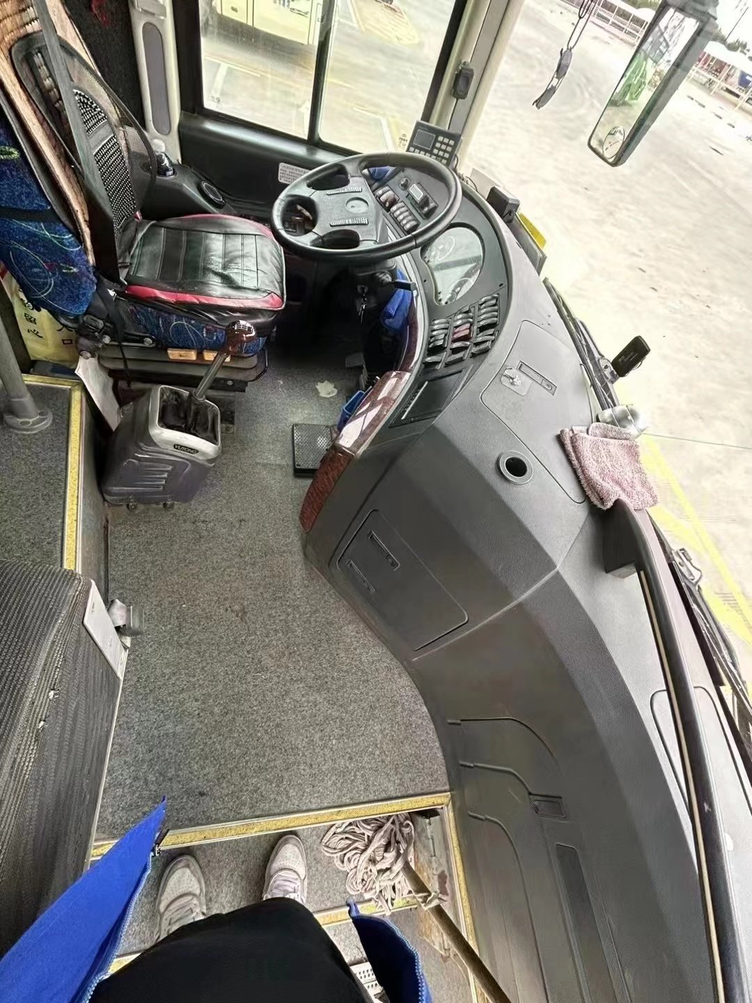 Good Quality Yutong 51-53 Seats Luxury Coach Bus Rear Engine 12 Meters Luxury Long Distance Bus for Sale Second Hand Bus Coach