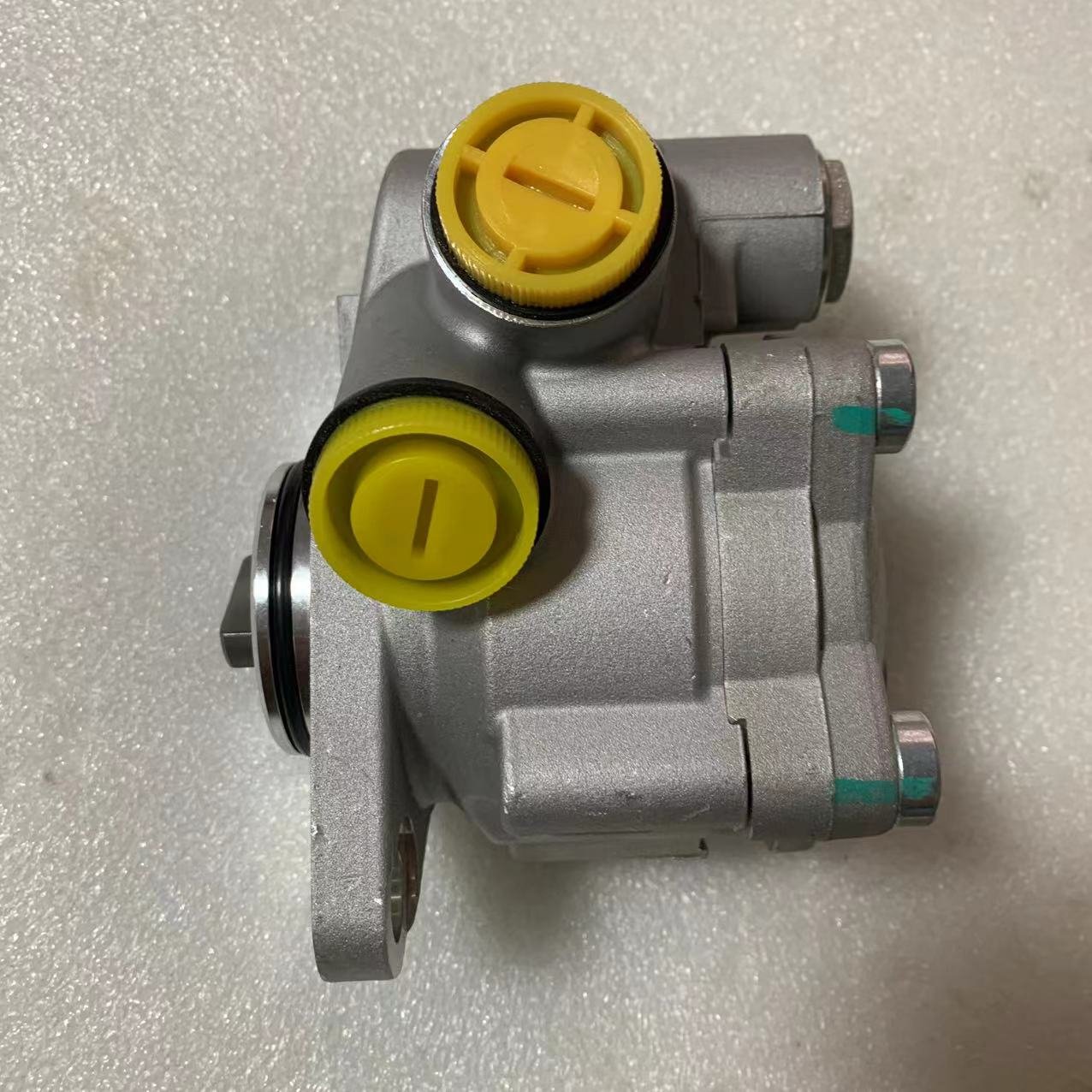 Zhongtong Jinlong Haige BYD Bus Electric steering booster oil pump Steering booster pump direction oil pump K04-02.3 FZB12E4C1