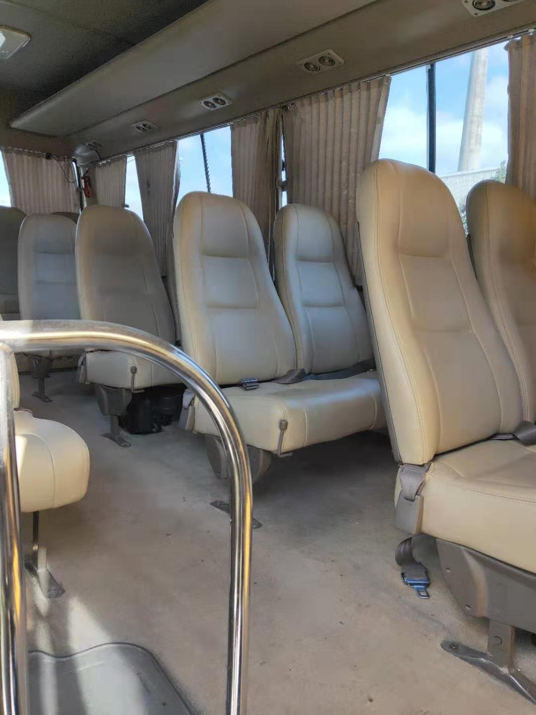 Spring Suspension 6 Cylinder Used Buses Original Japanese Used Toyot Coaster Bus for Sale 30 Seats Diesel 1hz Engine City Car