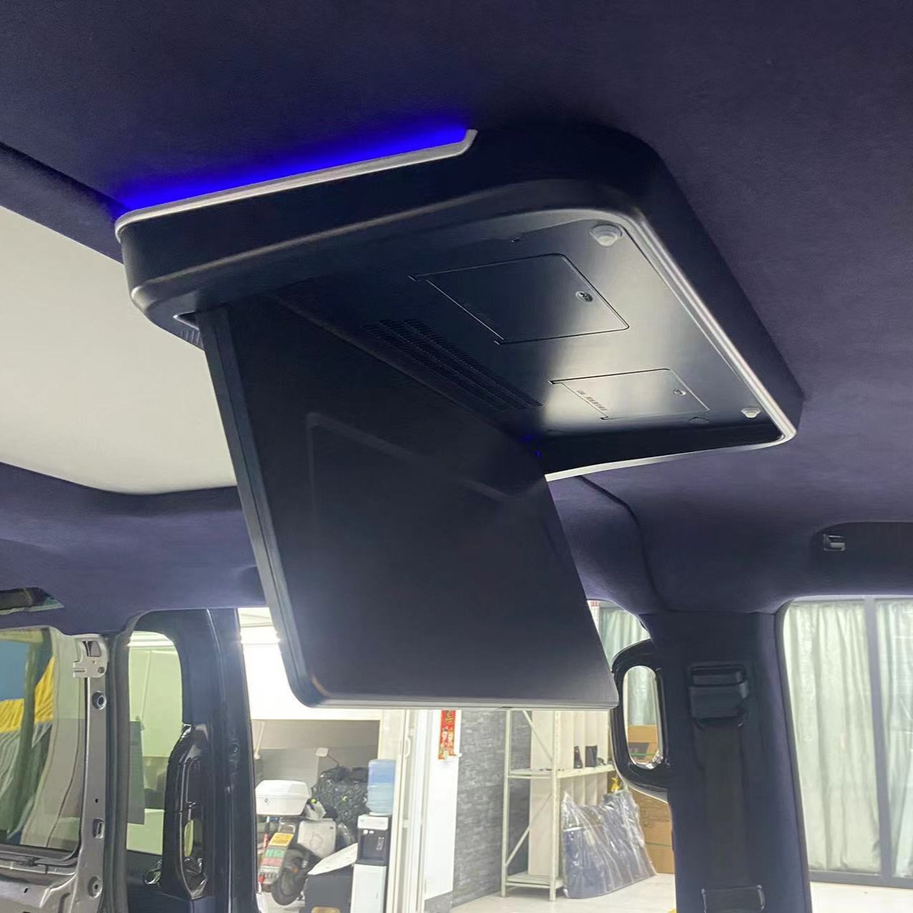 New Style Car Interior Accessories Luxury Touch Screen Ceiling Van TV Vehicle Monitor Advertising Display for Business Car Van