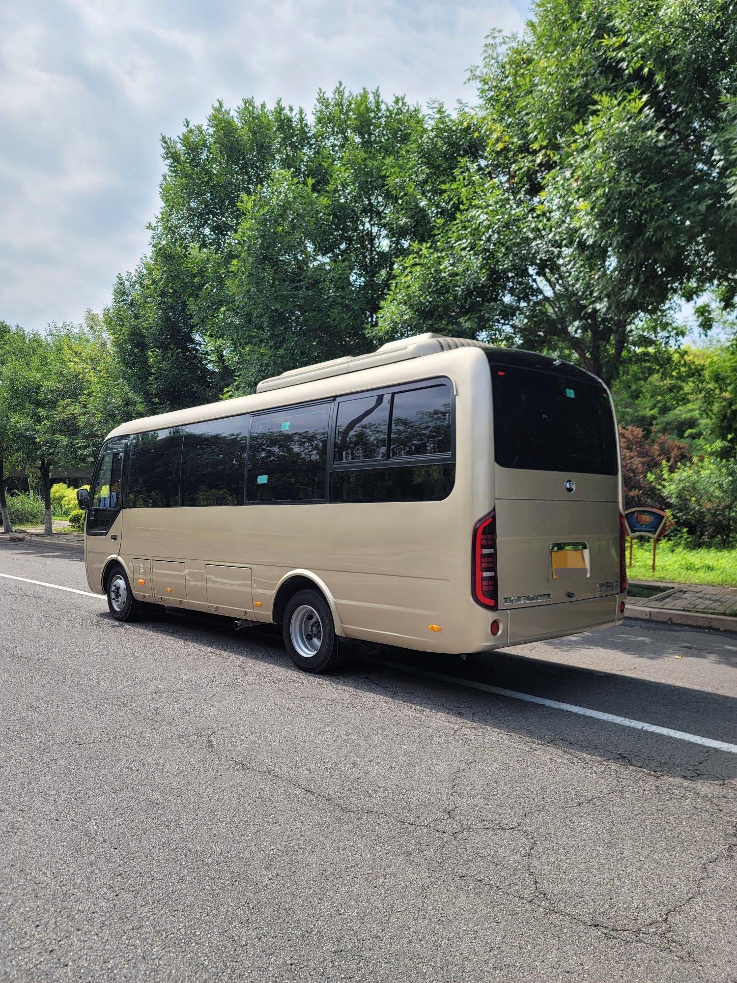 Promotion Yutong Bus Right Hand Drive Youtong 30 Seater Luxury City Buses Front Engine Coaches Second Hand Auto Bus for Sale