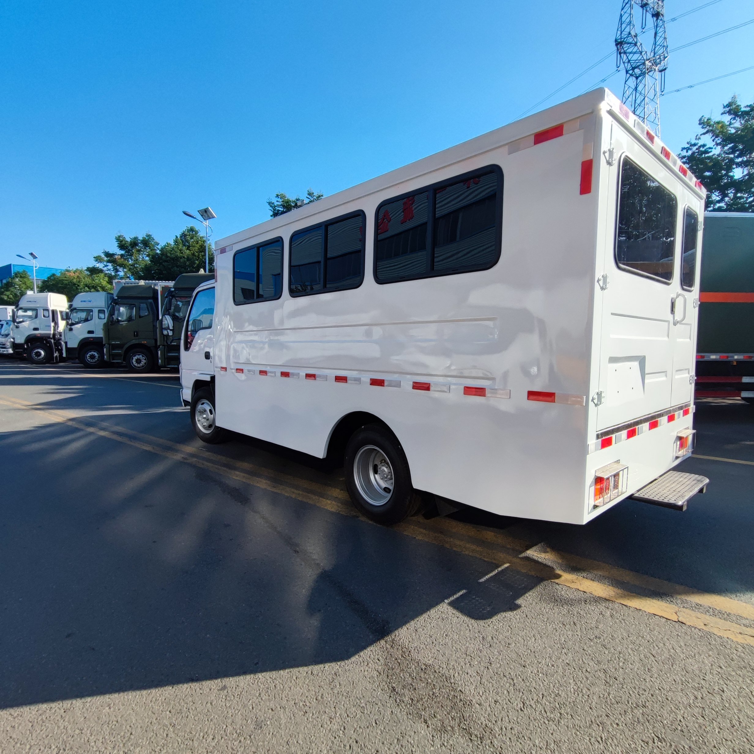 Factory Direct Sale City Bus 18-seat Microbus High Quality Isuz Coach Bus