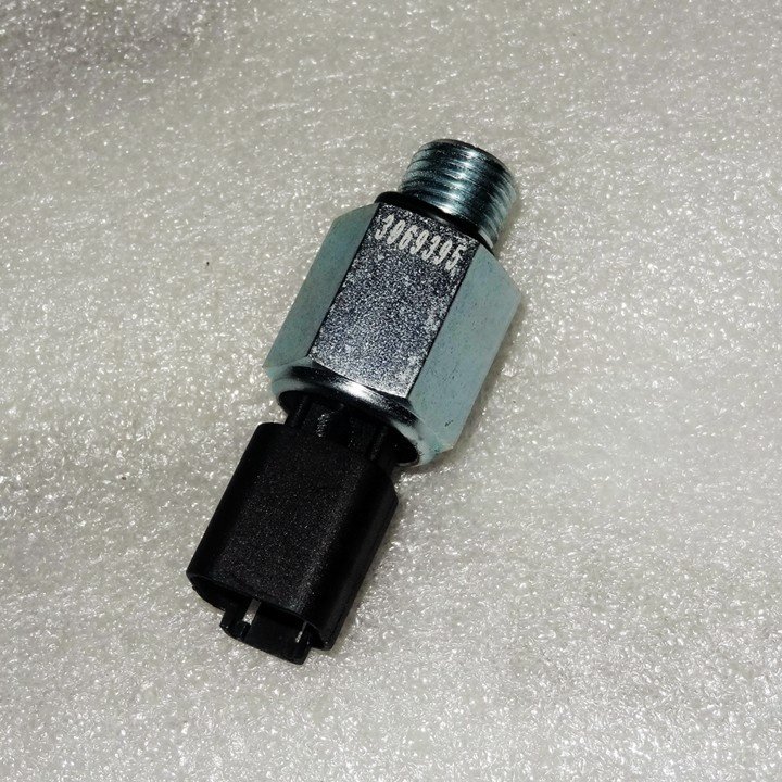 Fast Delivery ISBe ISDe QSB Engine Oil Pressure Sensor 2897324 3969395 3969394 Pressure Switch