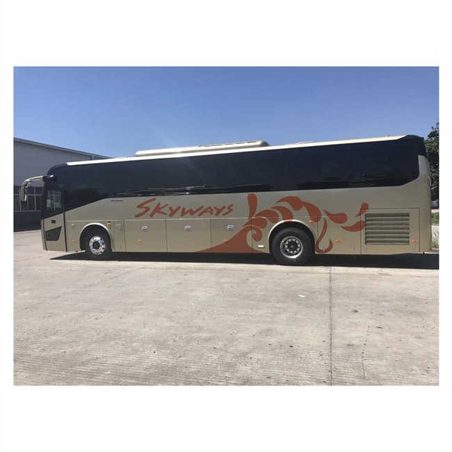 Luxury Coach Bus 50 Seats RHD Diesel Engine Manual Gear Air Suspension Tourism New Bus for Sale