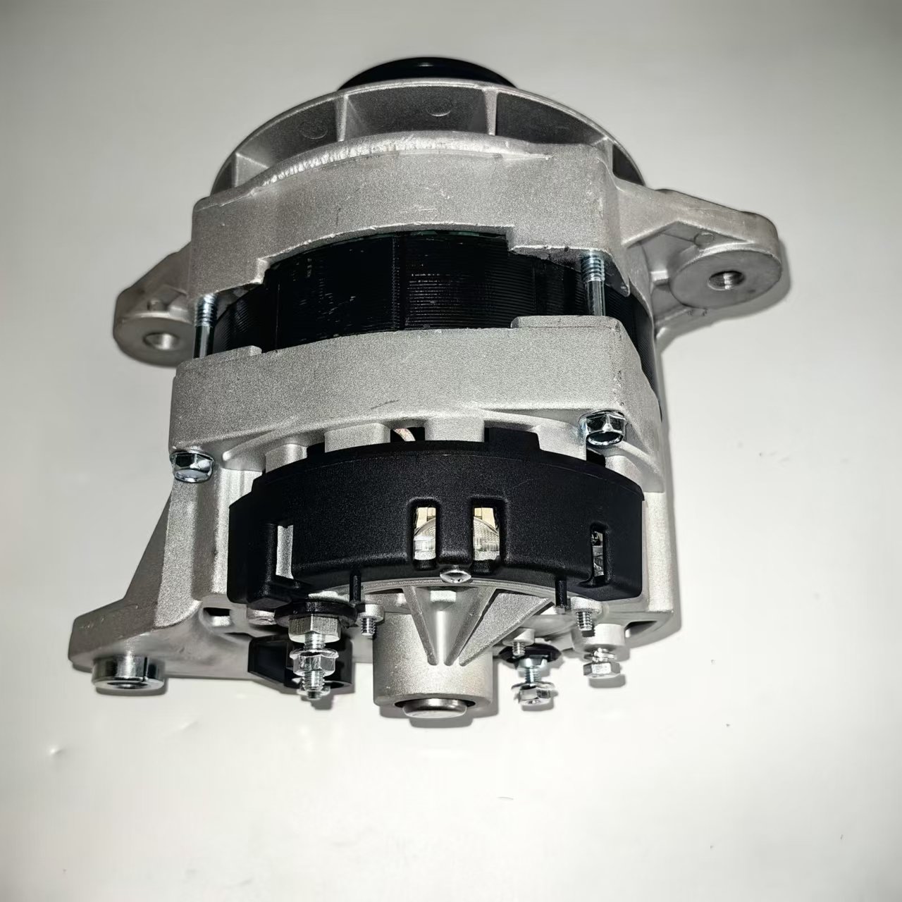 Daewoo Bus Parts Engine Parts 300901-00010 Alternator for Doosan Engine