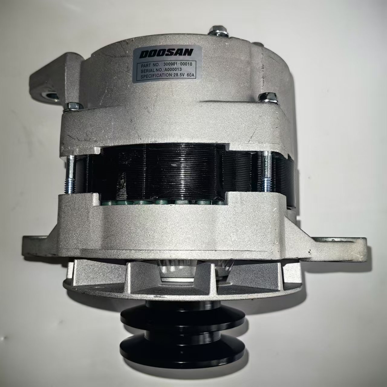 Daewoo Bus Parts Engine Parts 300901-00010 Alternator for Doosan Engine