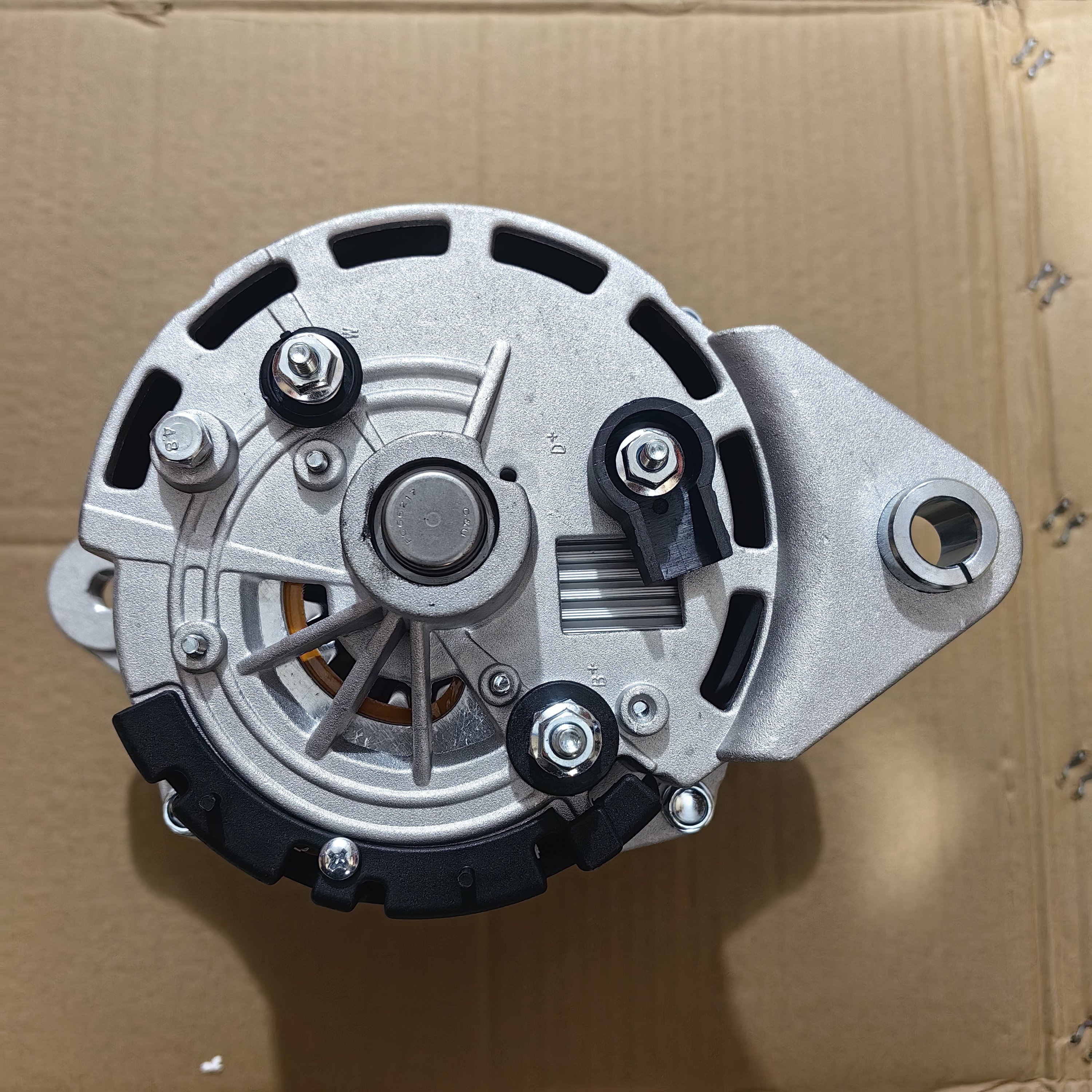 Daewoo Bus Parts Engine Parts 300901-00010 Alternator for Doosan Engine