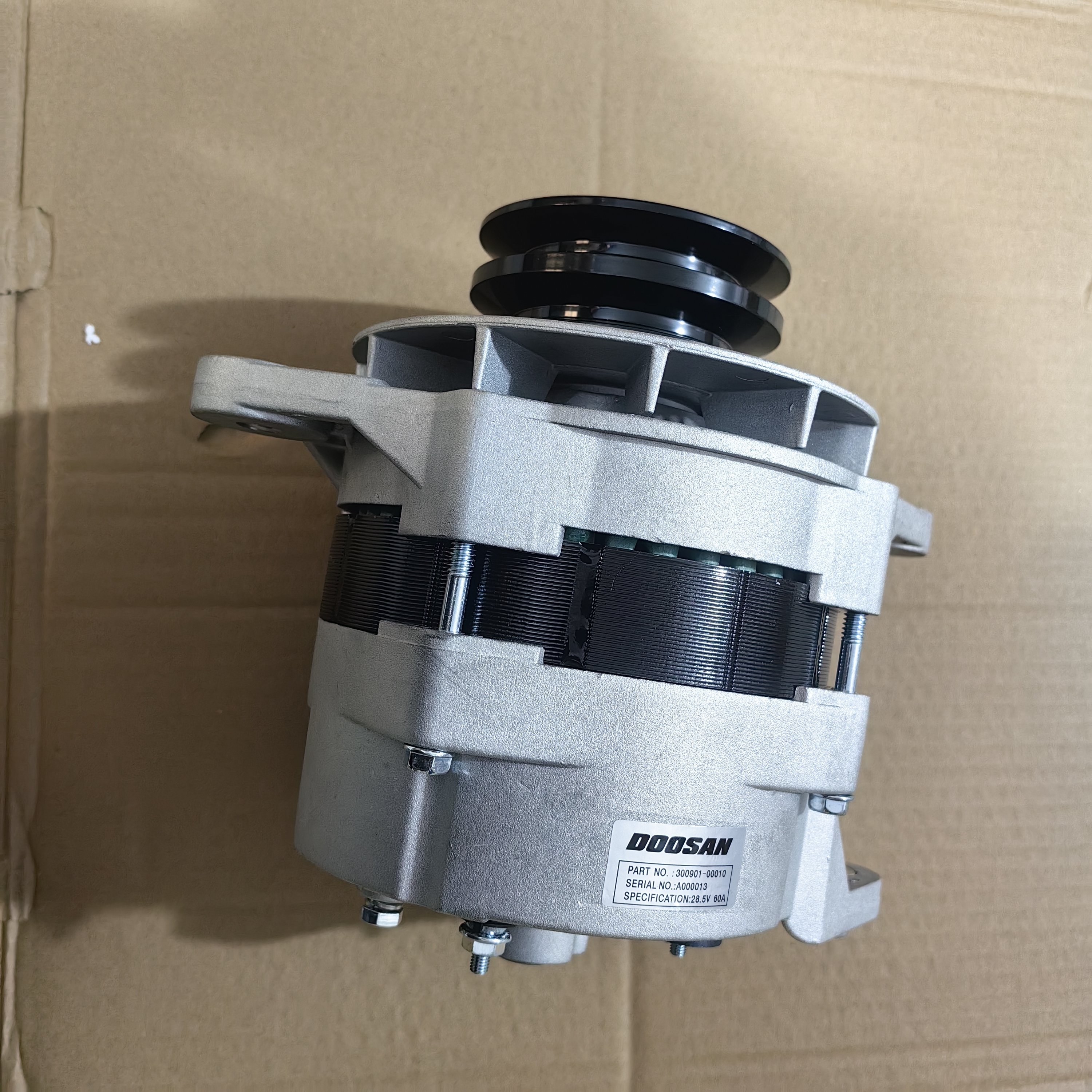 Daewoo Bus Parts Engine Parts 300901-00010 Alternator for Doosan Engine