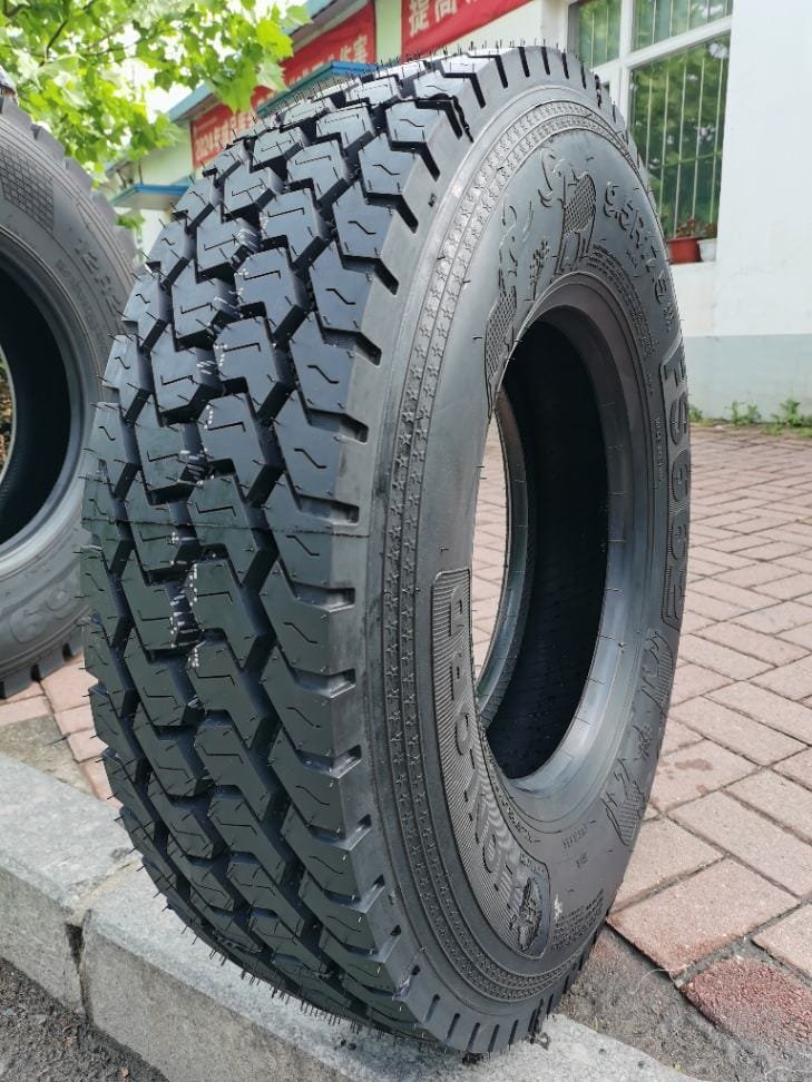 New Pattern 9.5R17.5 Quality TBR Tyres Lionlord Brand Excellent Wear Resistant & Anti-Slip Performance, Low Heat Build-up.