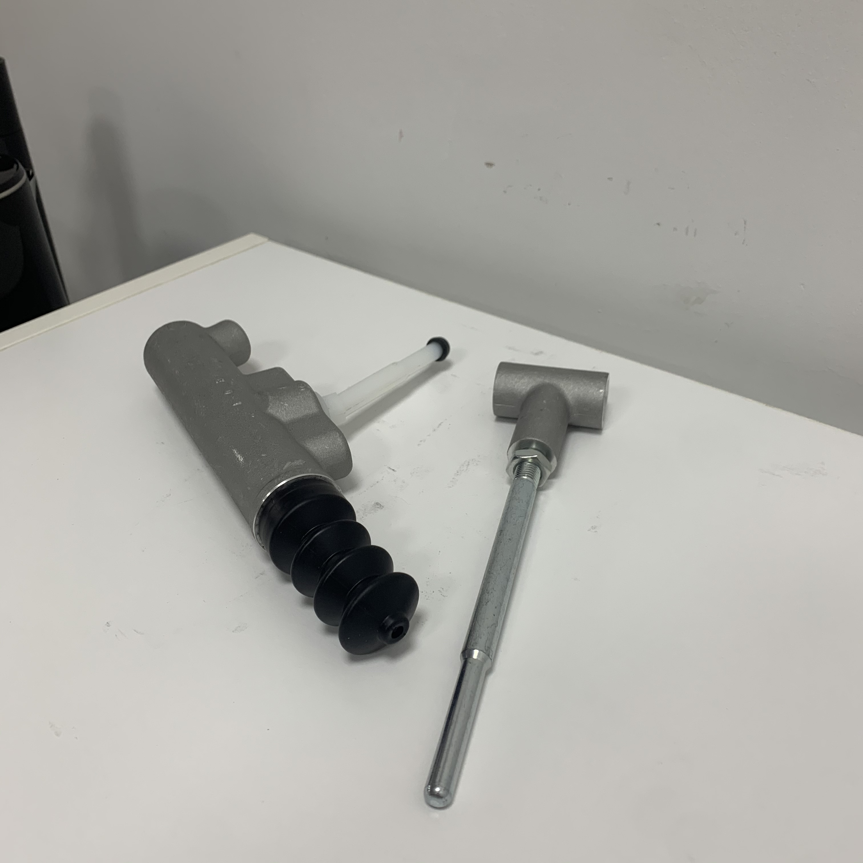 Bus Accessory Bus Truck Parts 3316100390 3316100380 Clutch Master Cylinder for Daewoo Bus