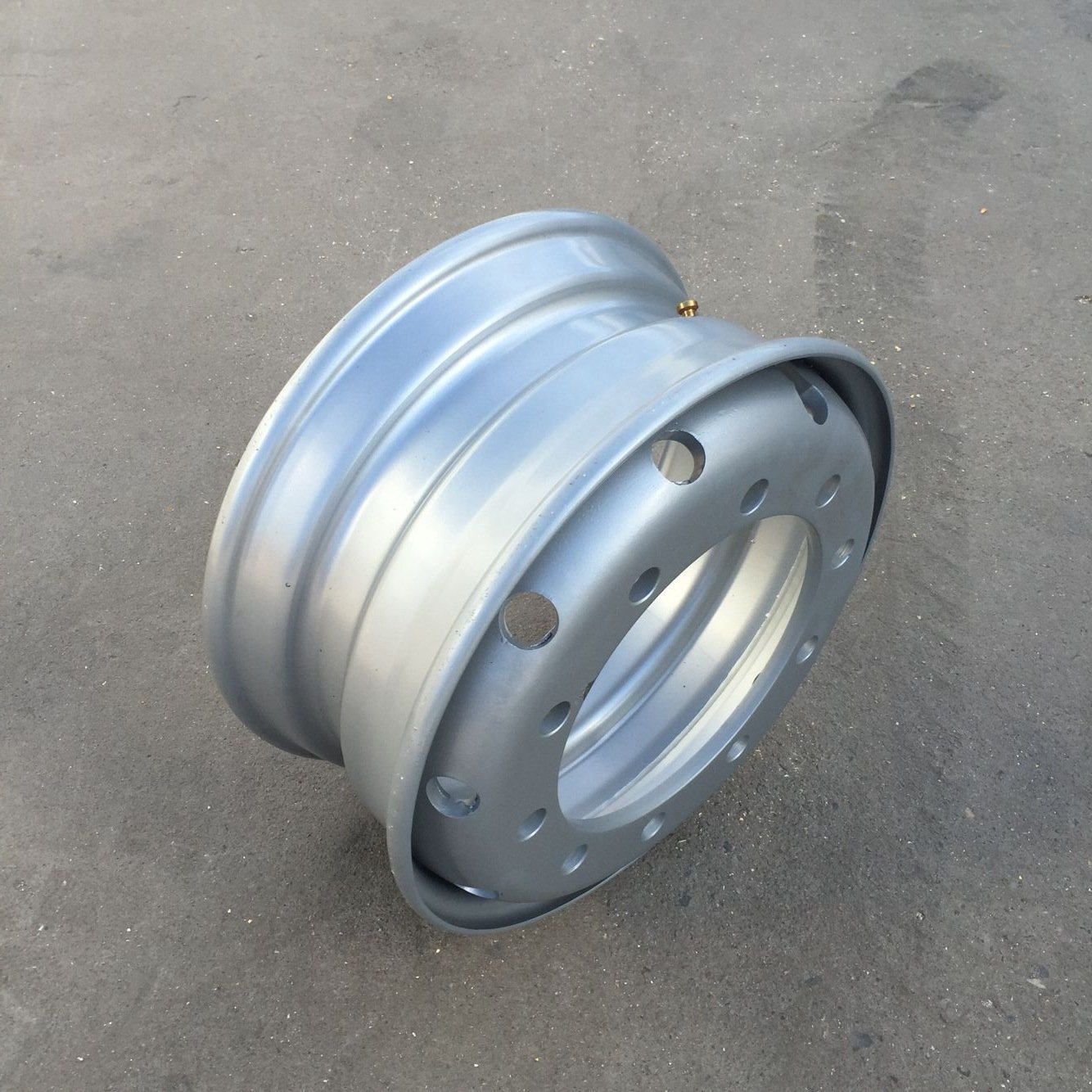 High -quality Truck Steel Wheels 11R 22.5 Steel Wheel 22.5X8.25 Is Suitable for Truck Buses