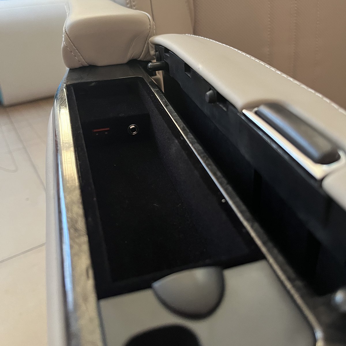 OTW-AEF ODM/OEM Luxury Car Electric Suv Car Aviation Heated Massage Captain Seat with Heating toyota Hiace Van Seat