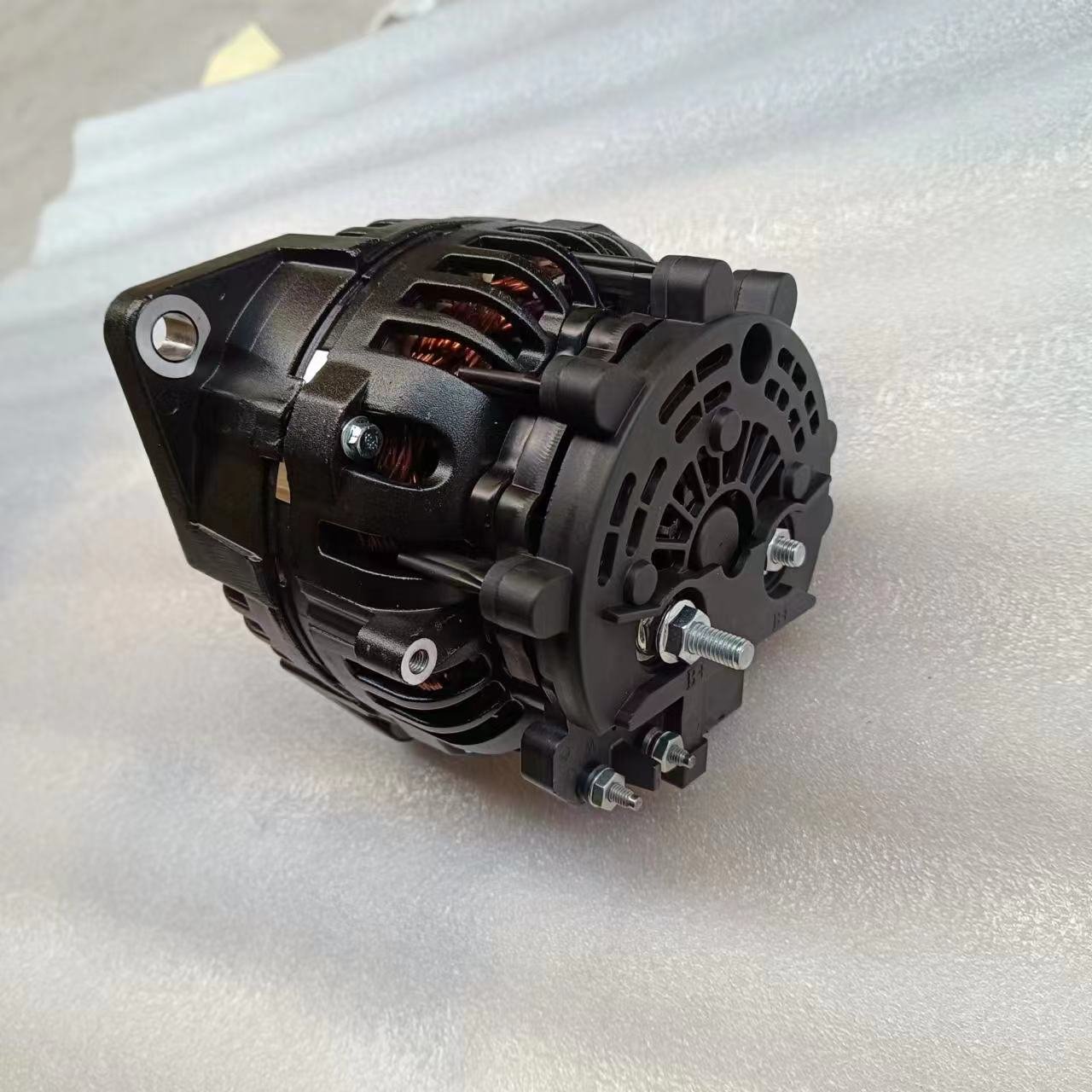 High Quality AVI147D3007X Alternator Generator for Cars and Trucks Bus Accessories for Generating Electricity