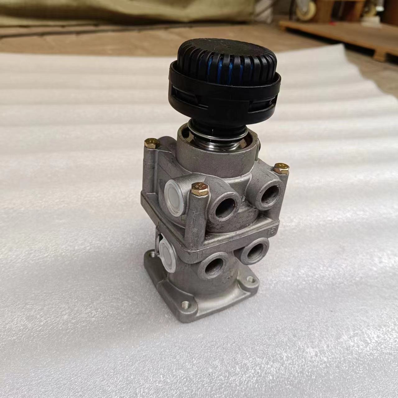 Sell High Quality Bus Accessories Foot Brake Valve Repair Kit Brake Valve Assembly for Yutong Bus