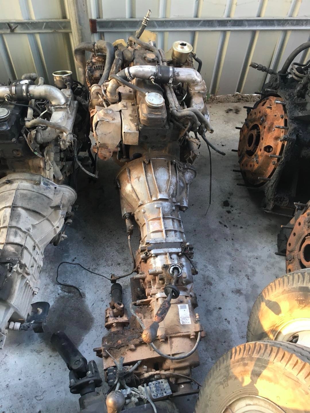 Good Condition and Second Hand Original Nissans Qd32 Qd32t Diesel Engine with 4x2 4x4 Gearbox for D21 D22 Pickup