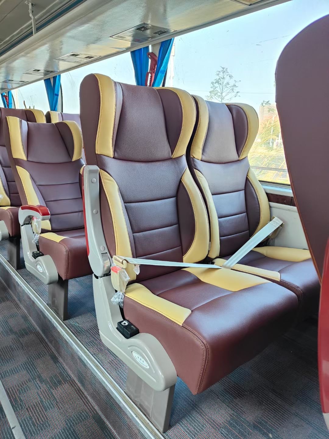 Wholesale Popular Manufacturer Luxury Auto Seat Electric Car Conversion Parts and Accessories Interior VIP Bus Seat for Van Bus