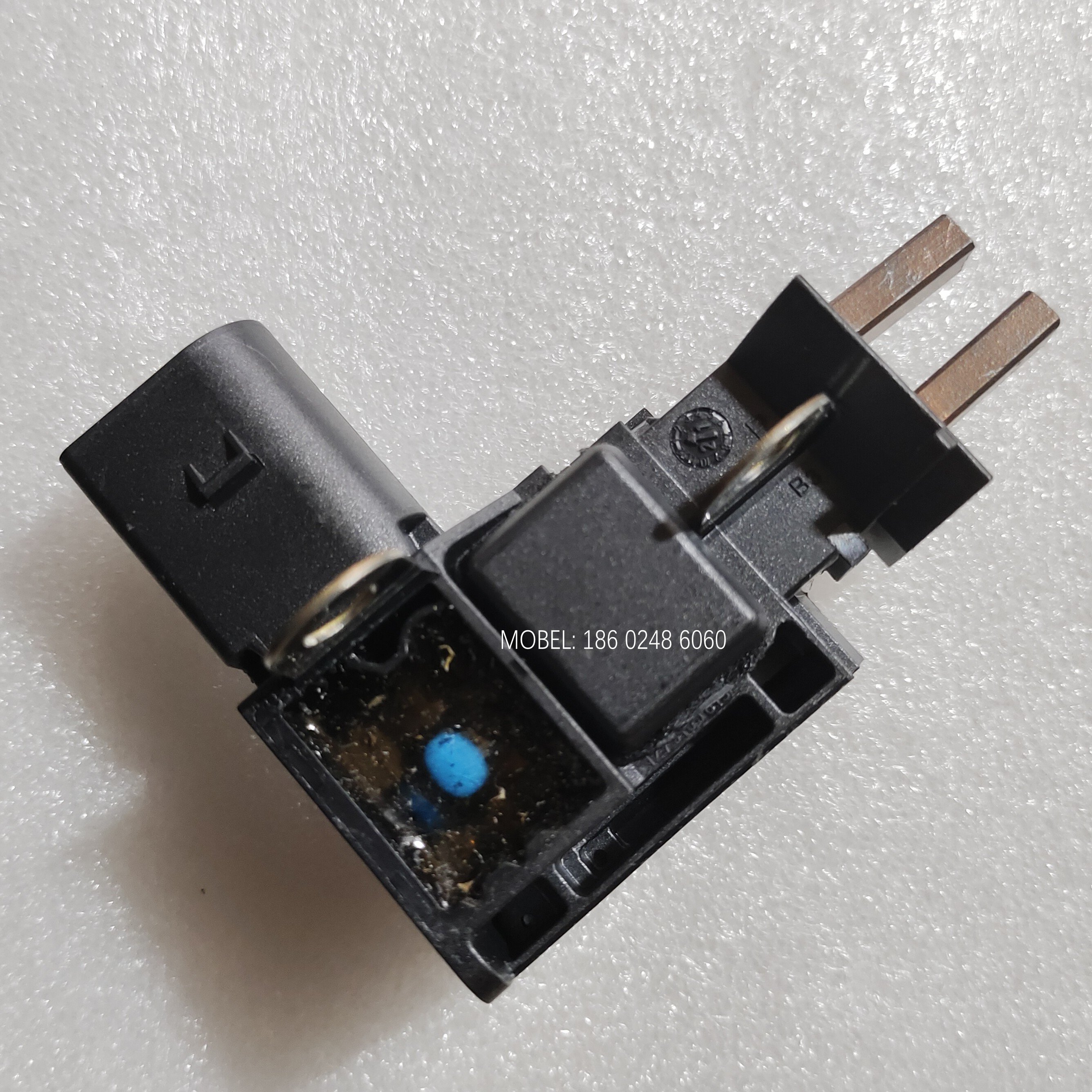 FOR BOSCH 14V GENUINE REGULATOR ALTERNATOR PARTS VOLTAGE 0272223013 for VW CRAFTER BUS /VAN