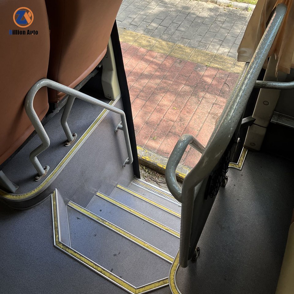 Yutong Bus ZK6119 47seats diesel Engine Lhd Luxury Express Bus Used Coaches Bus
