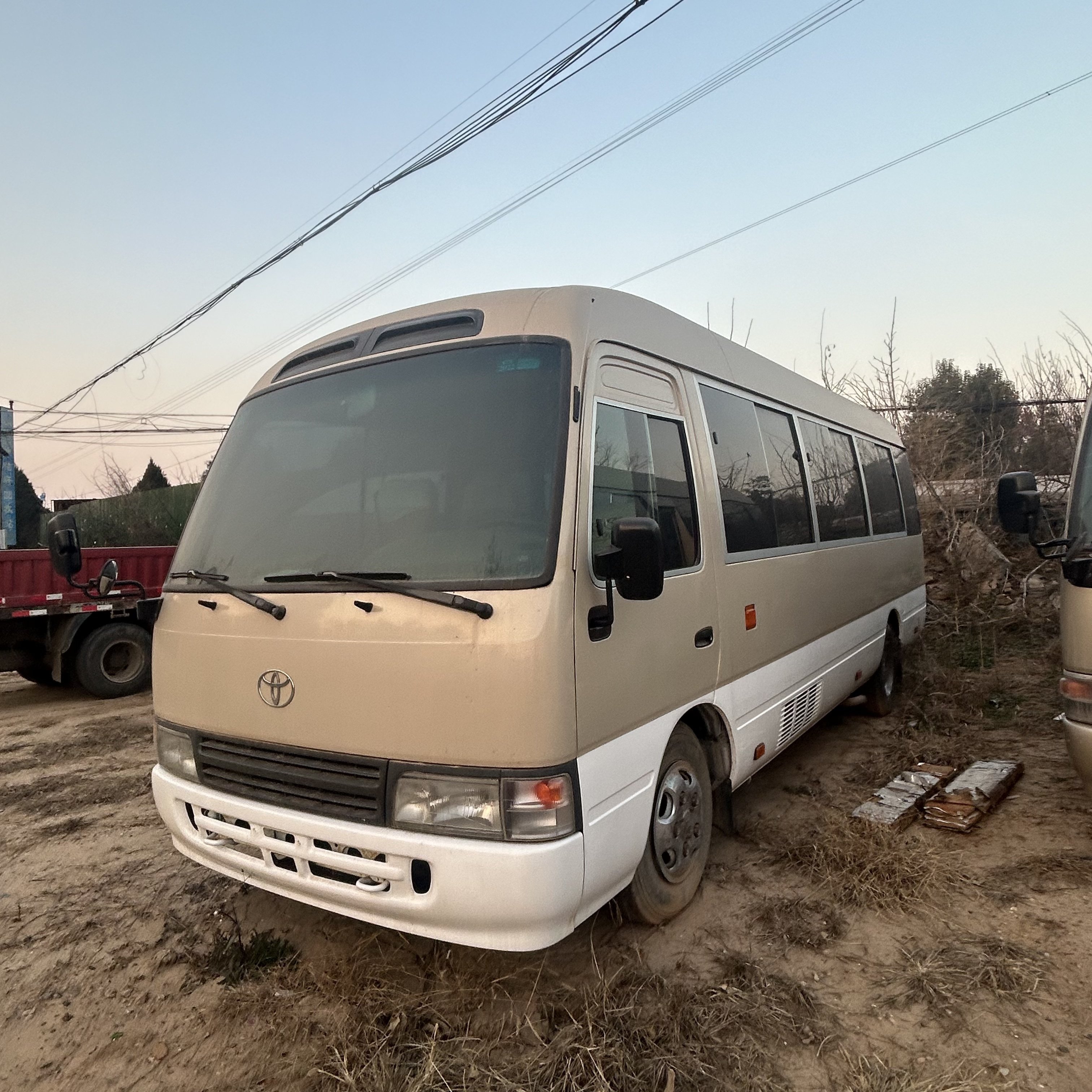 Professional Supply VIP Coaches Second Hand Bus Left Hand Drive Coaster Bus Coaster 23 Seater Autobus
