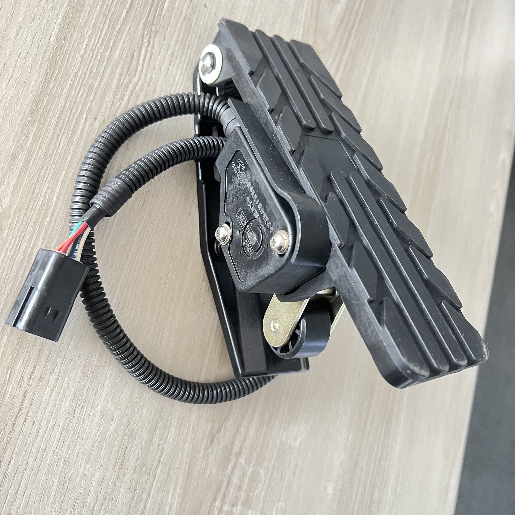 Chinese Factory Custom-made Truck Body Parts Side Electric Step Accelerator Pedal