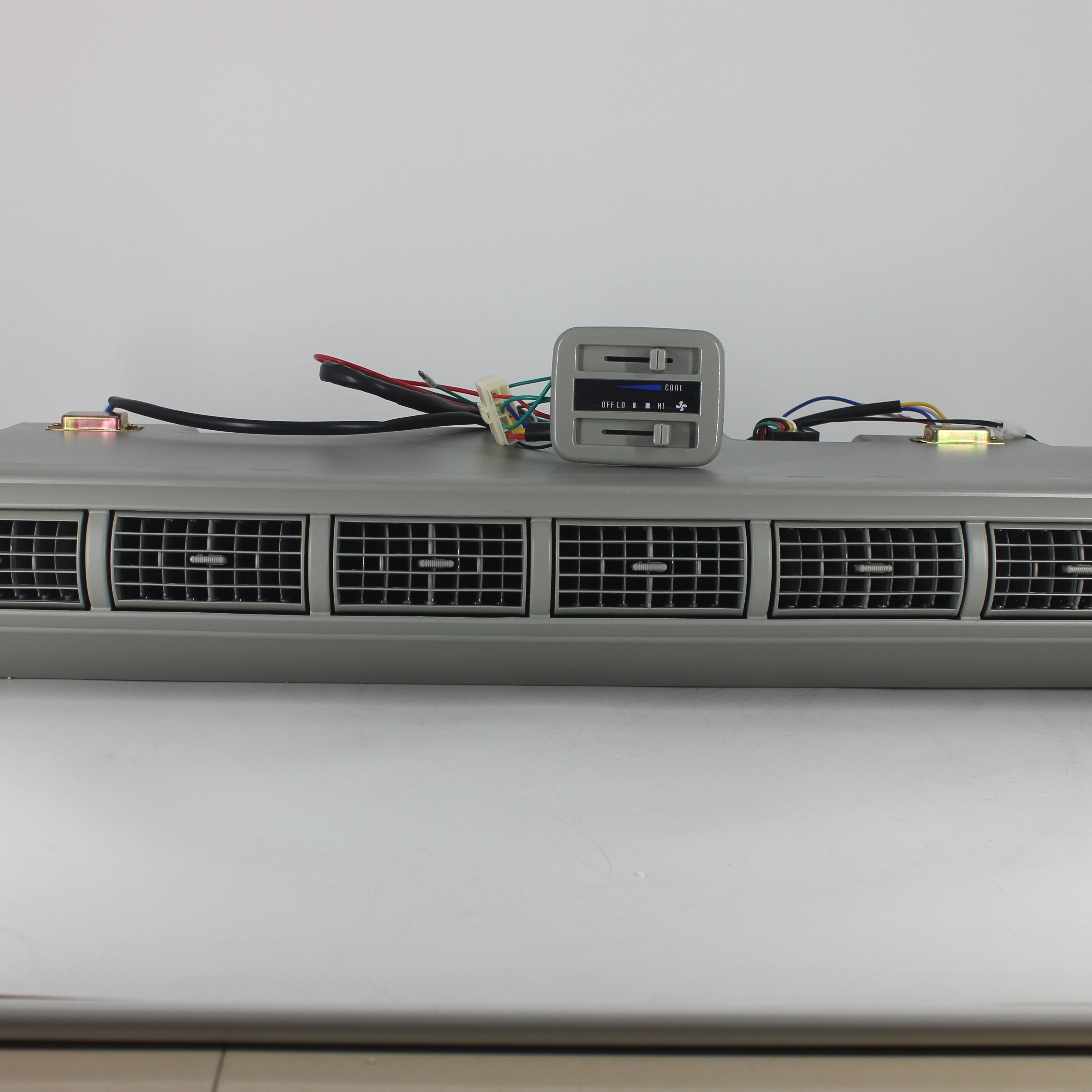 Universal 12v 24v Truck School Bus Vehicle Refrigeration Air Conditioner Evaporator Unit Automotive Evaporator