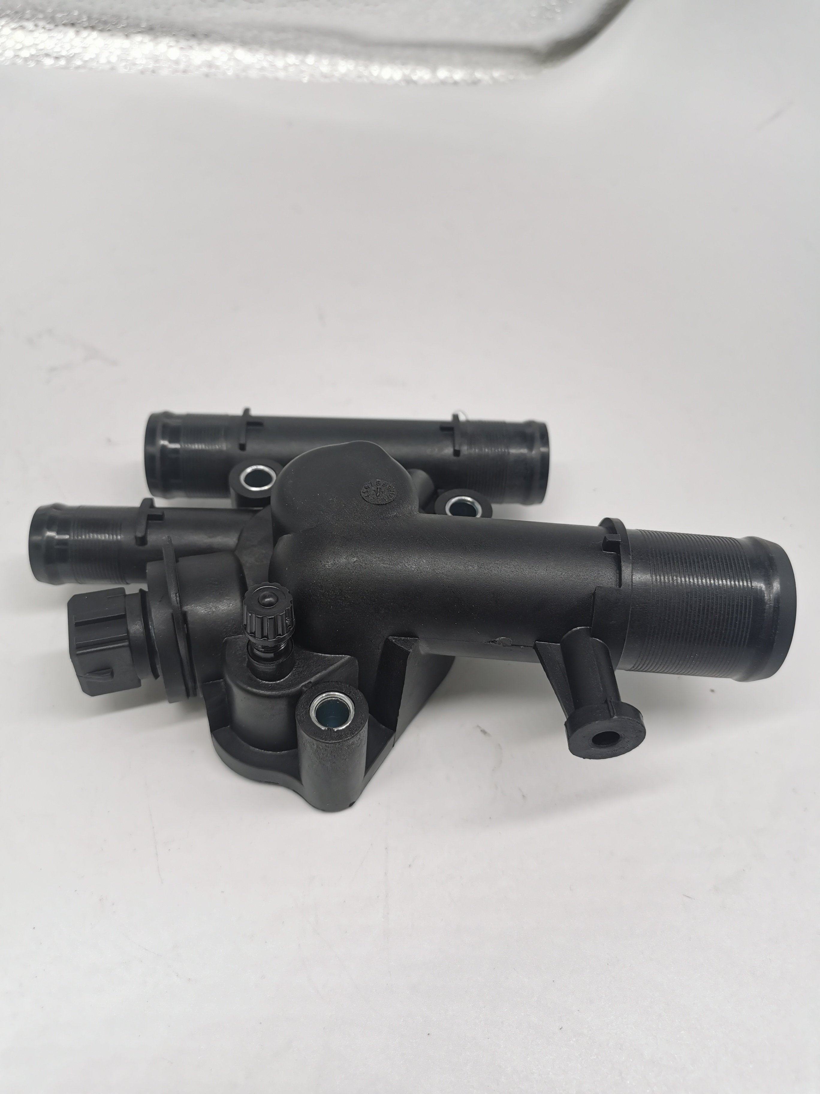 engine cooling thermostat housing cover a engine parts 8200674368