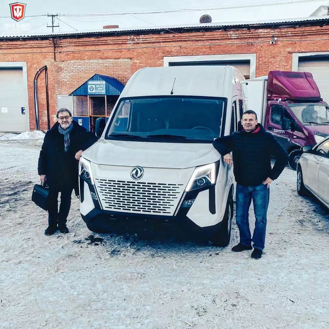 Late Year Promotional Luxury Passenger Van Bus Cargo Van for VIP 7~15 Seats Exclusive Boss Van Customizable for Sale