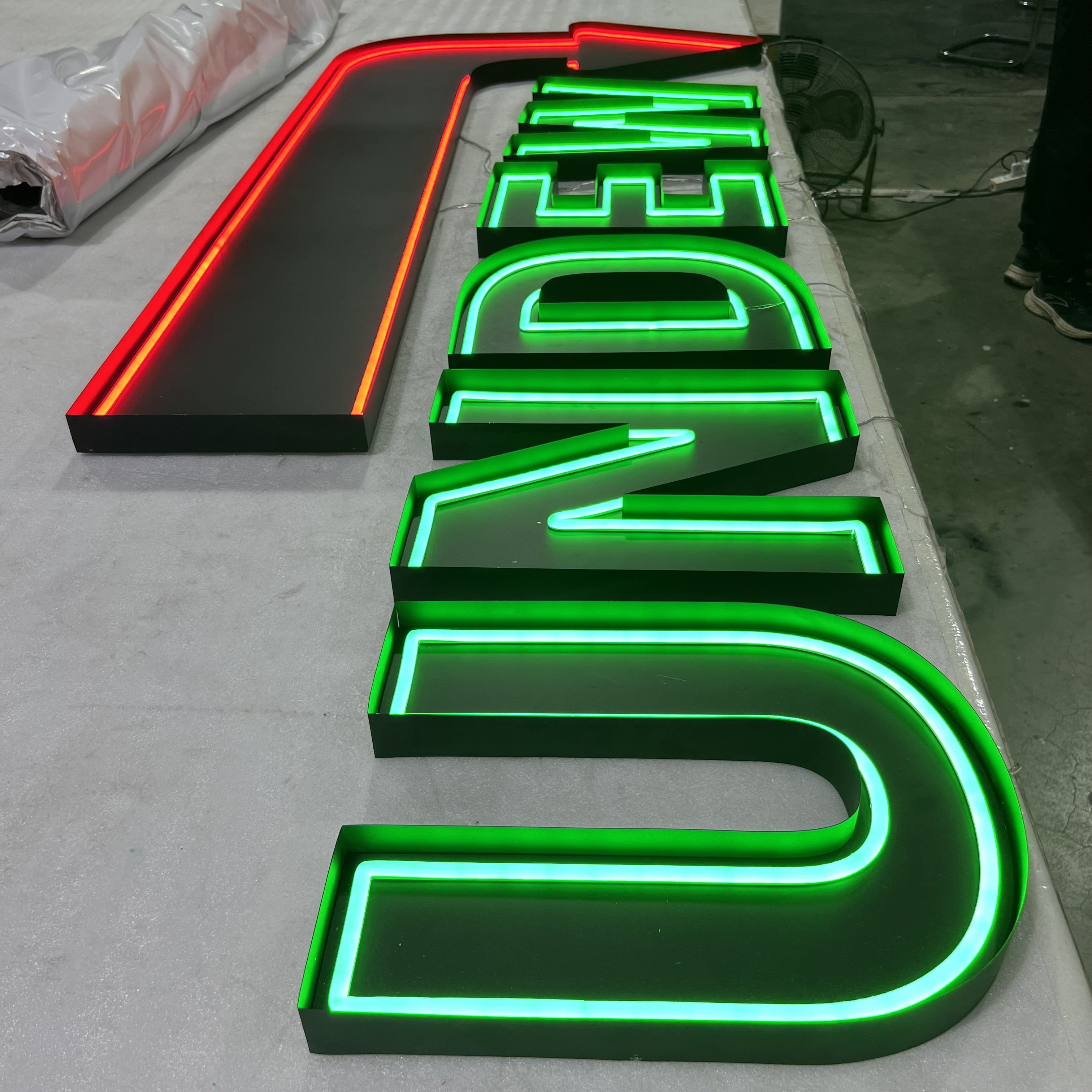 Custom Led Illuminated Moke Shop bar Neon Letter Sign Custom Advertising Neon Sign