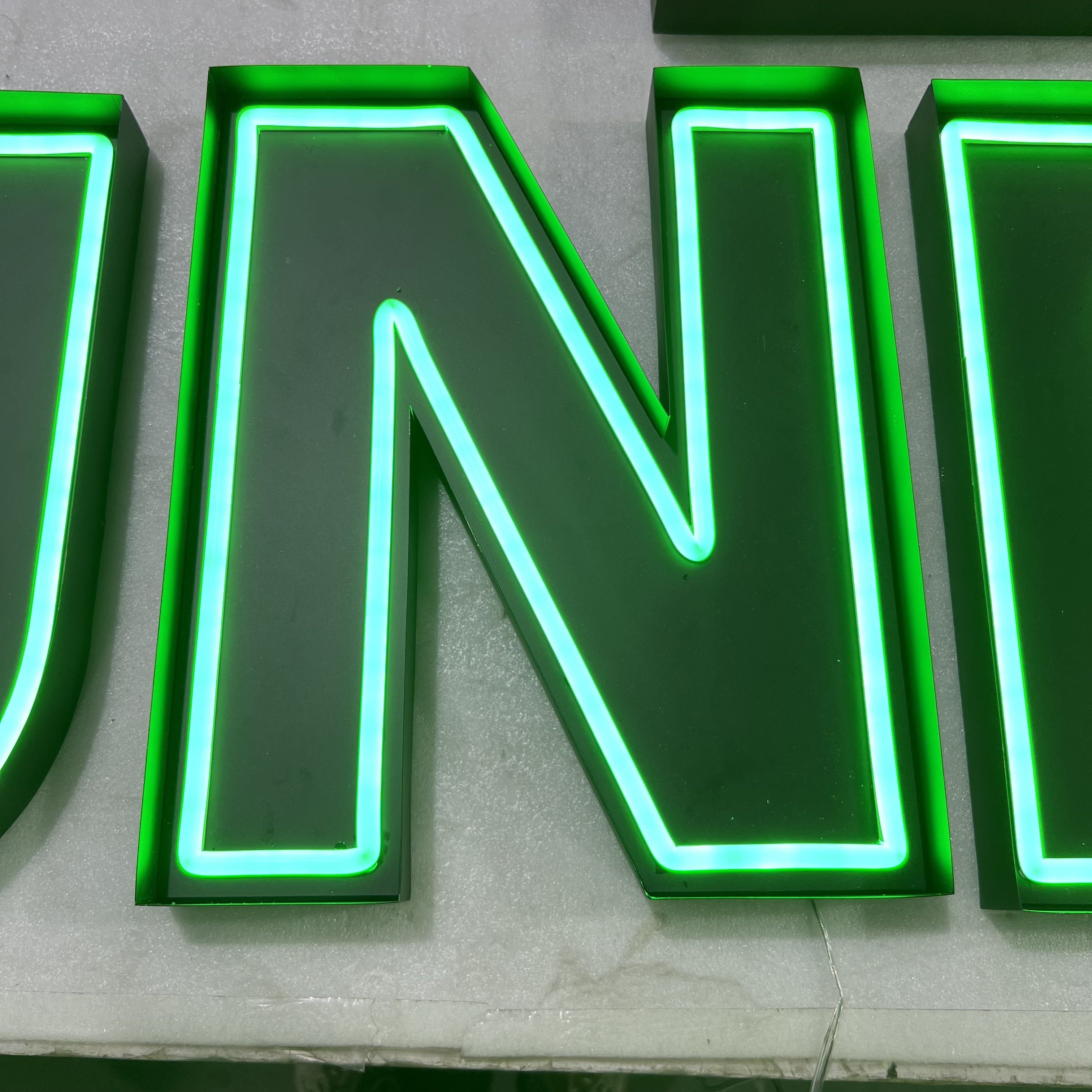 Custom Led Illuminated Moke Shop bar Neon Letter Sign Custom Advertising Neon Sign