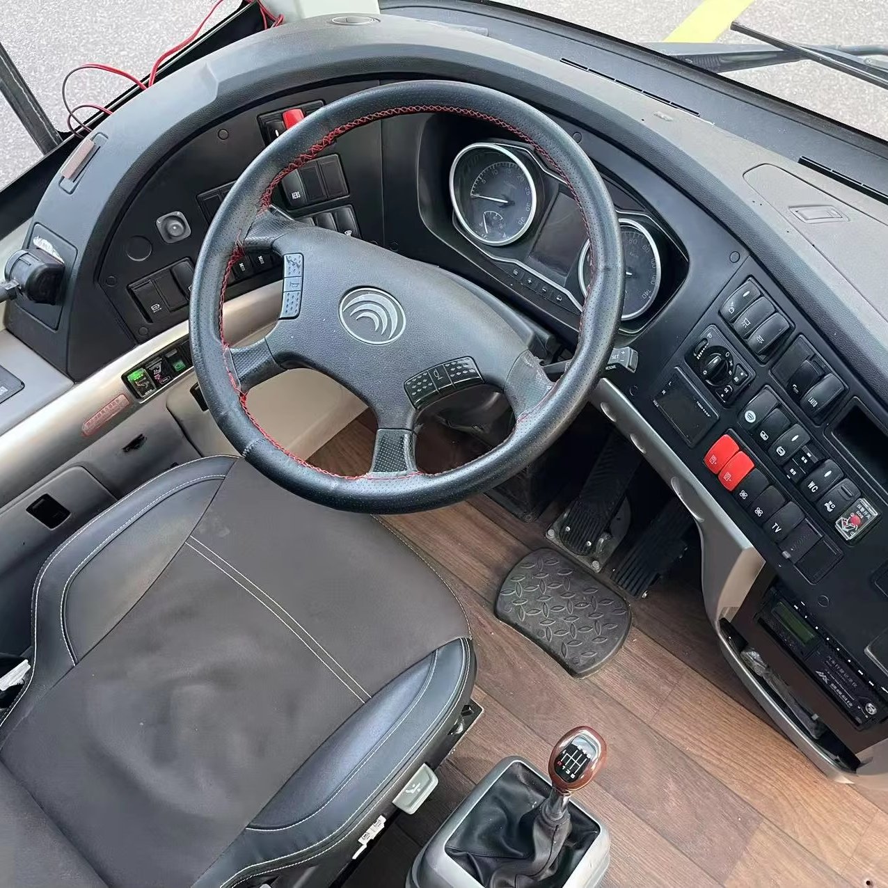 2021 Used Yutong Diesel Coach Buses 310 Yuchai Engine 30 40 50 60 70 Seats LHD 200k km Shuttle Buses for Tourism City Bus Genre