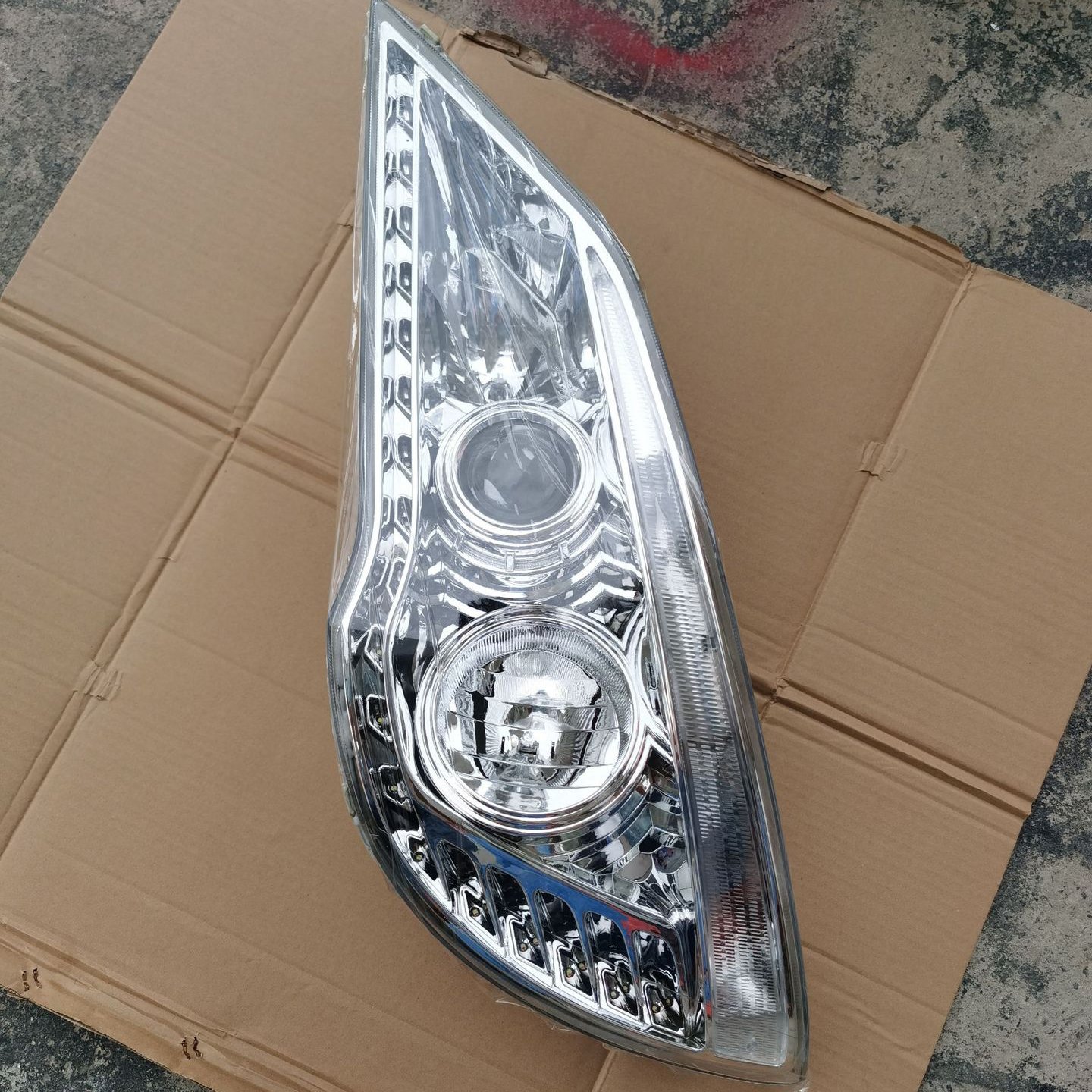 Zhongtong Golden Dragon Higer China Buses Coaches Combined Headlight Led Electric coach Bus Head Light coach LED Front Head Lamp