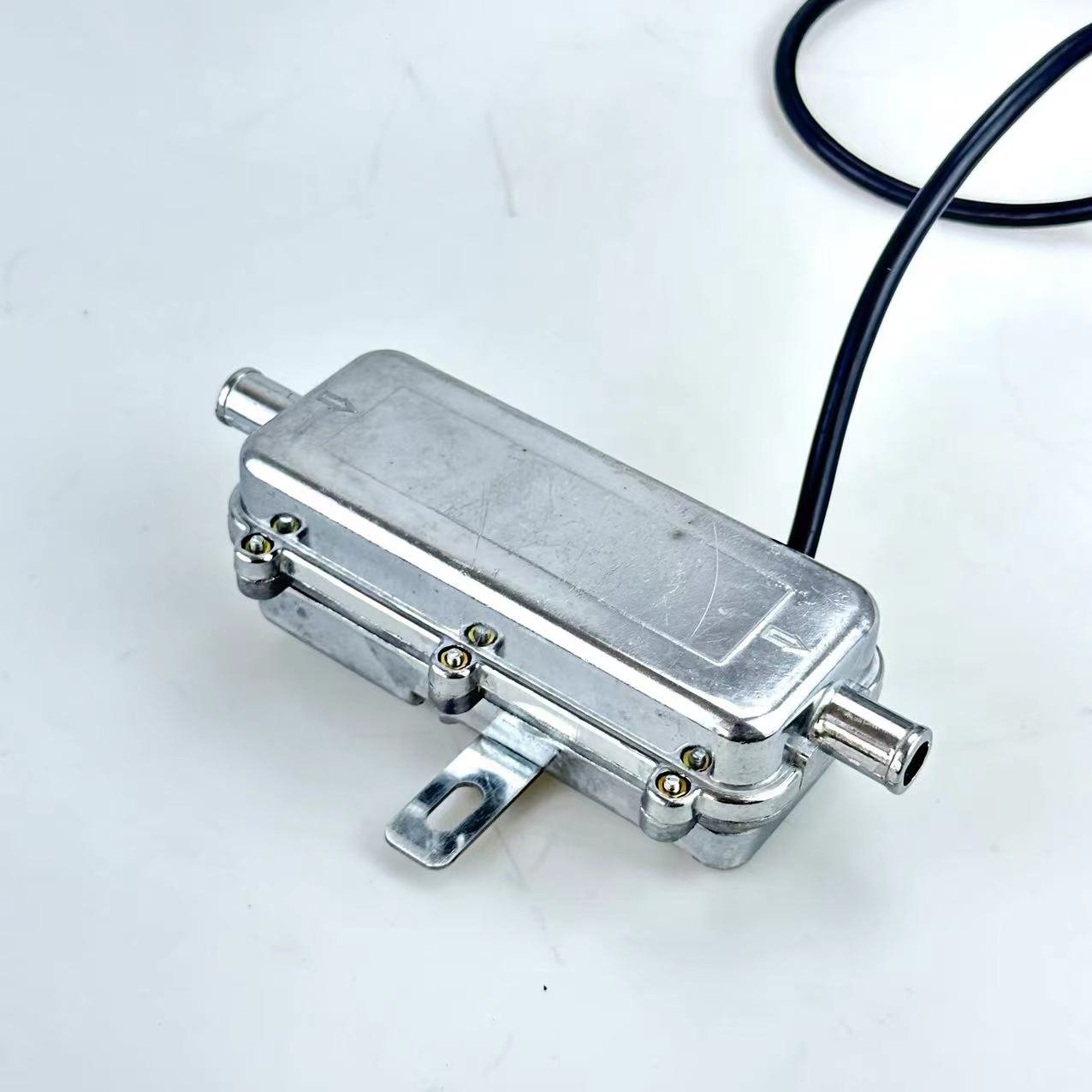 220 V EU Standard Electric 2000 Watt High Power Car Heater Webus Multi-engine Parking Preheater Gasoline diesel Car Water