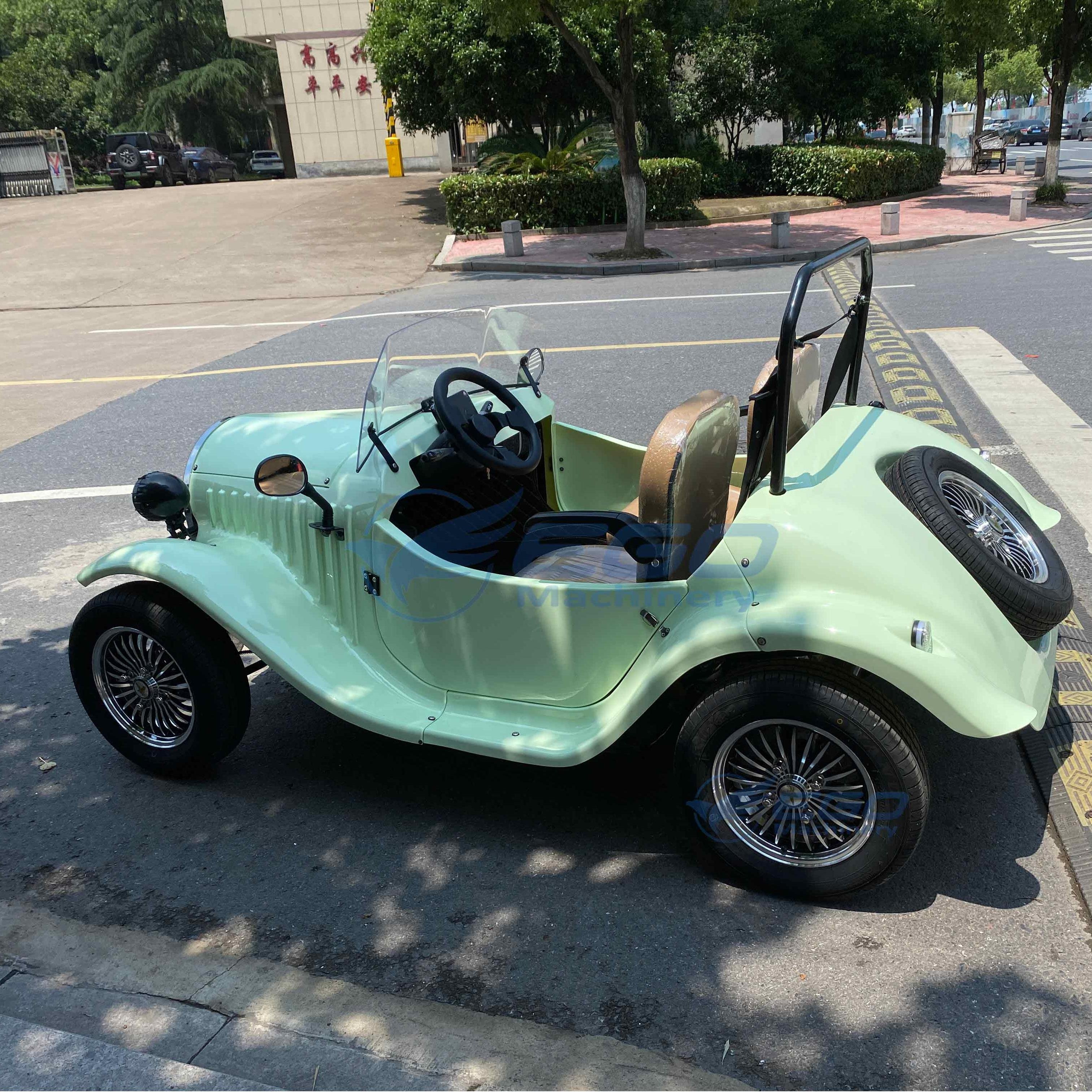 CE Manufacturers Solar Retro Electric Mini Four-wheel Classic Car Scenic Tour Car Classic Bus 2 Seat Antique Car