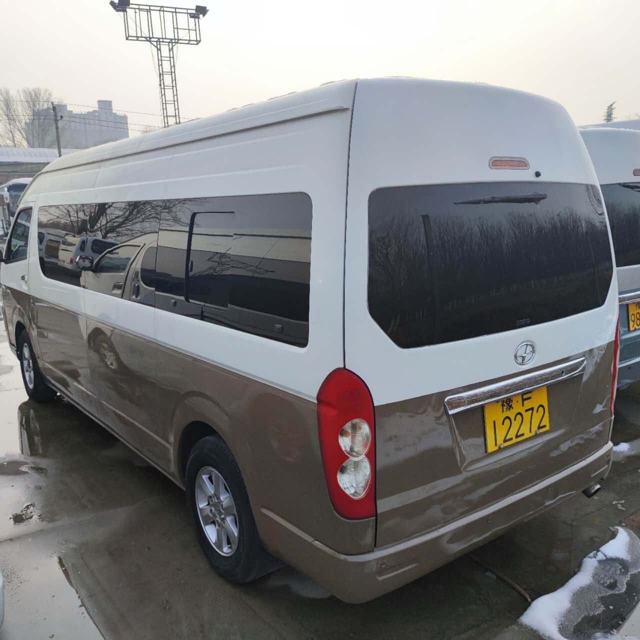 Spots Goods Used Hiace Buses for Sale 9 Seaters Hiace Used Cars Van Hiaces