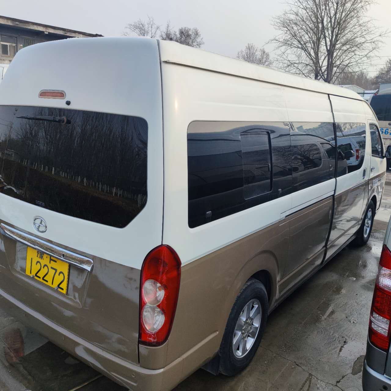 Spots Goods Used Hiace Buses for Sale 9 Seaters Hiace Used Cars Van Hiaces