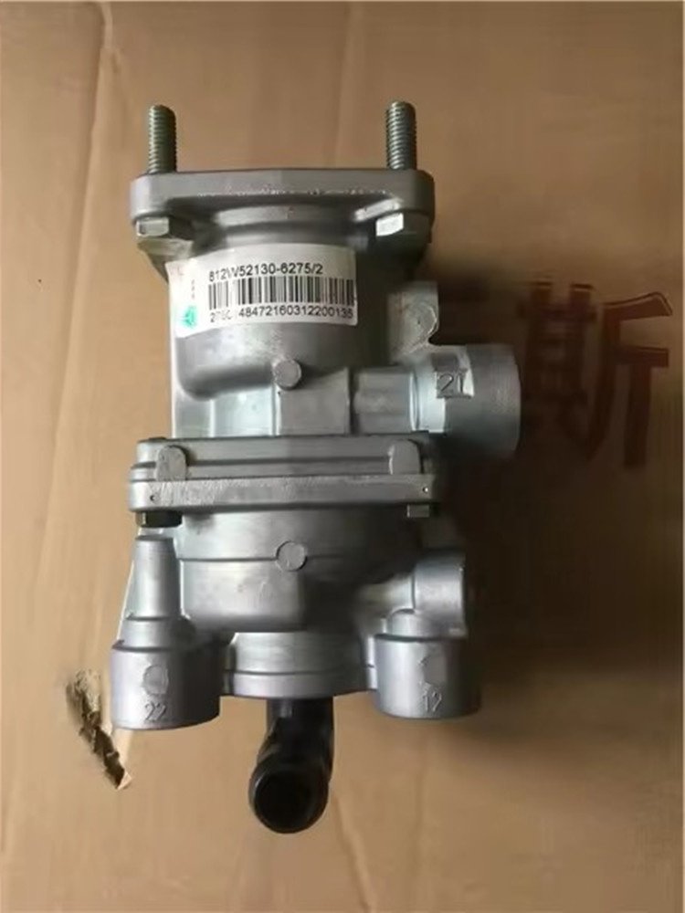 Sitrak T7H C7H T5G Parts 812W52130-6275 Brake Main Valve for MAN MC11/MC13 Engine
