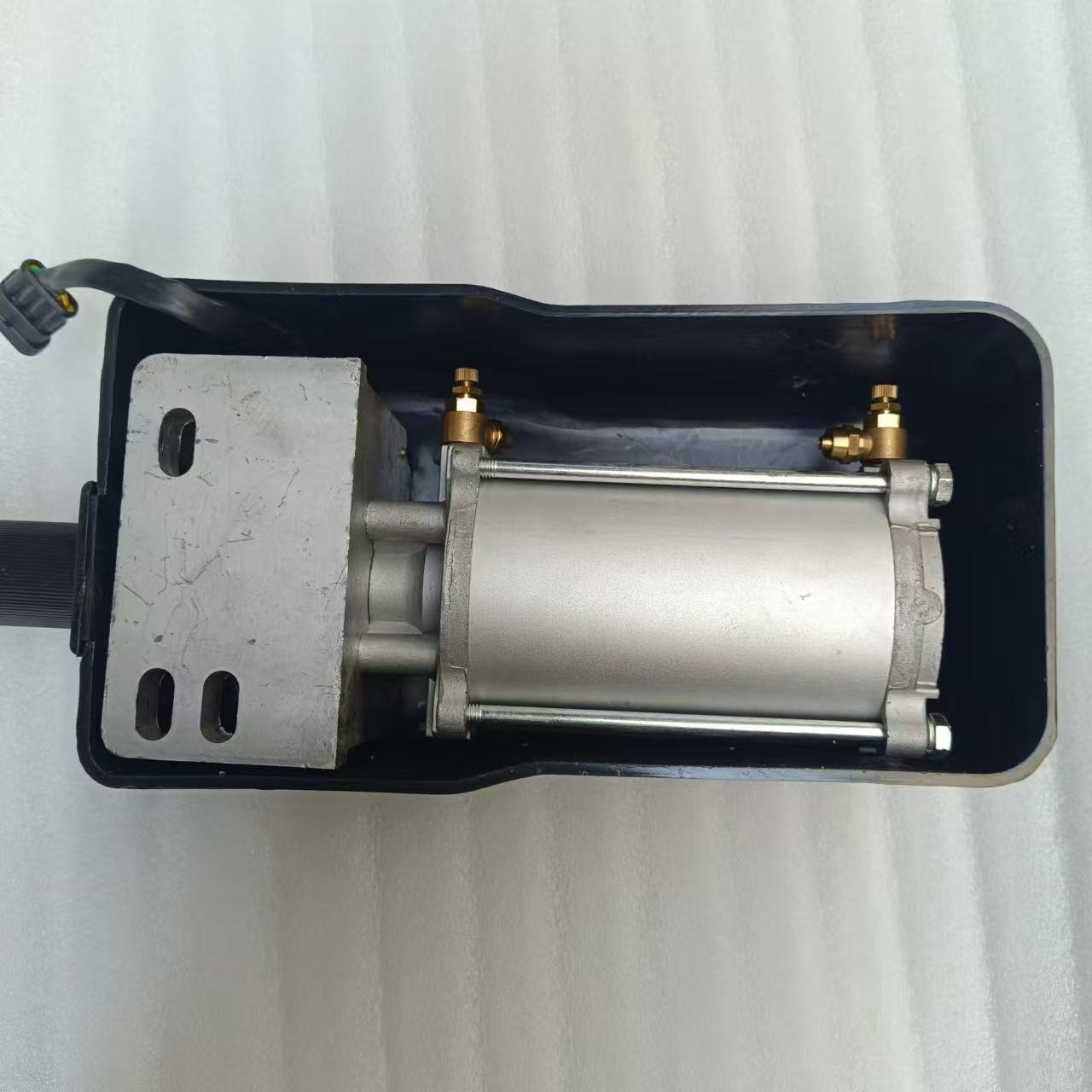 Automatic 12V 24V Door Pump for Yutong Bus Models Plastic Bus Door Systems Accessory New and Used Condition