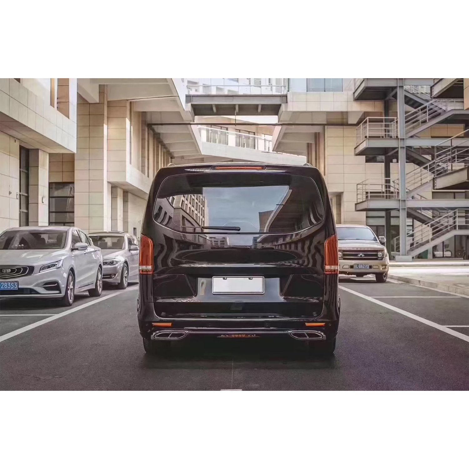 Mercedes V-Class/Sprinter Luxury Body Kit Premium Rear Bumper with Business-Style LED Light Premium Exterior Accessories