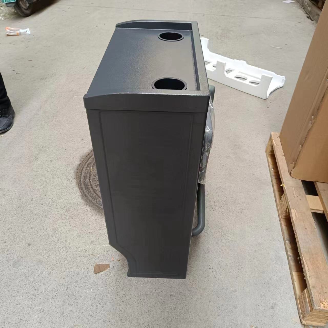 Golden Supplier's High QualitySchool Bus Interior Accessory Hot and Cold Water Dispensing Machine Hot Selling for yutong